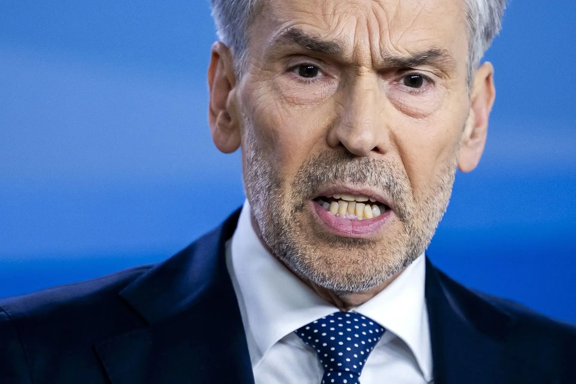 Wat kiezen politici vandaag: hun eigenbelang of dat van Nederland