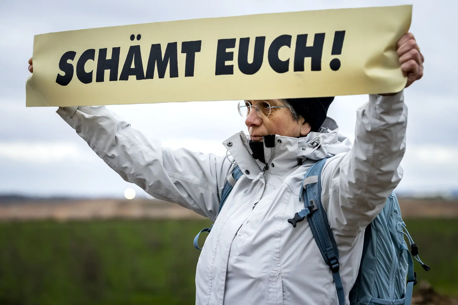 Klimaatactivisten saboteren meer dan honderd Duitse auto's met purschuim