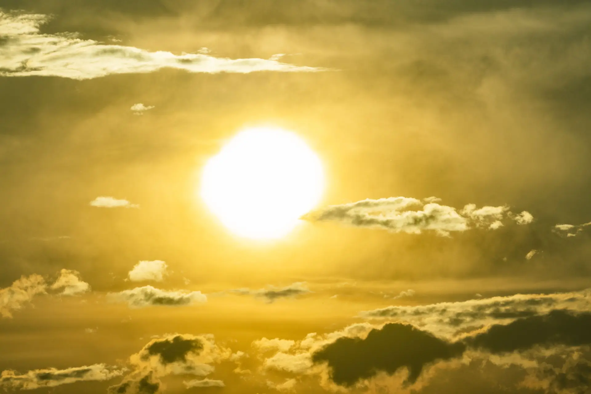 Diamanten rondsproeien in de lucht lost het hele klimaatprobleem op, maar het is wel heel duur