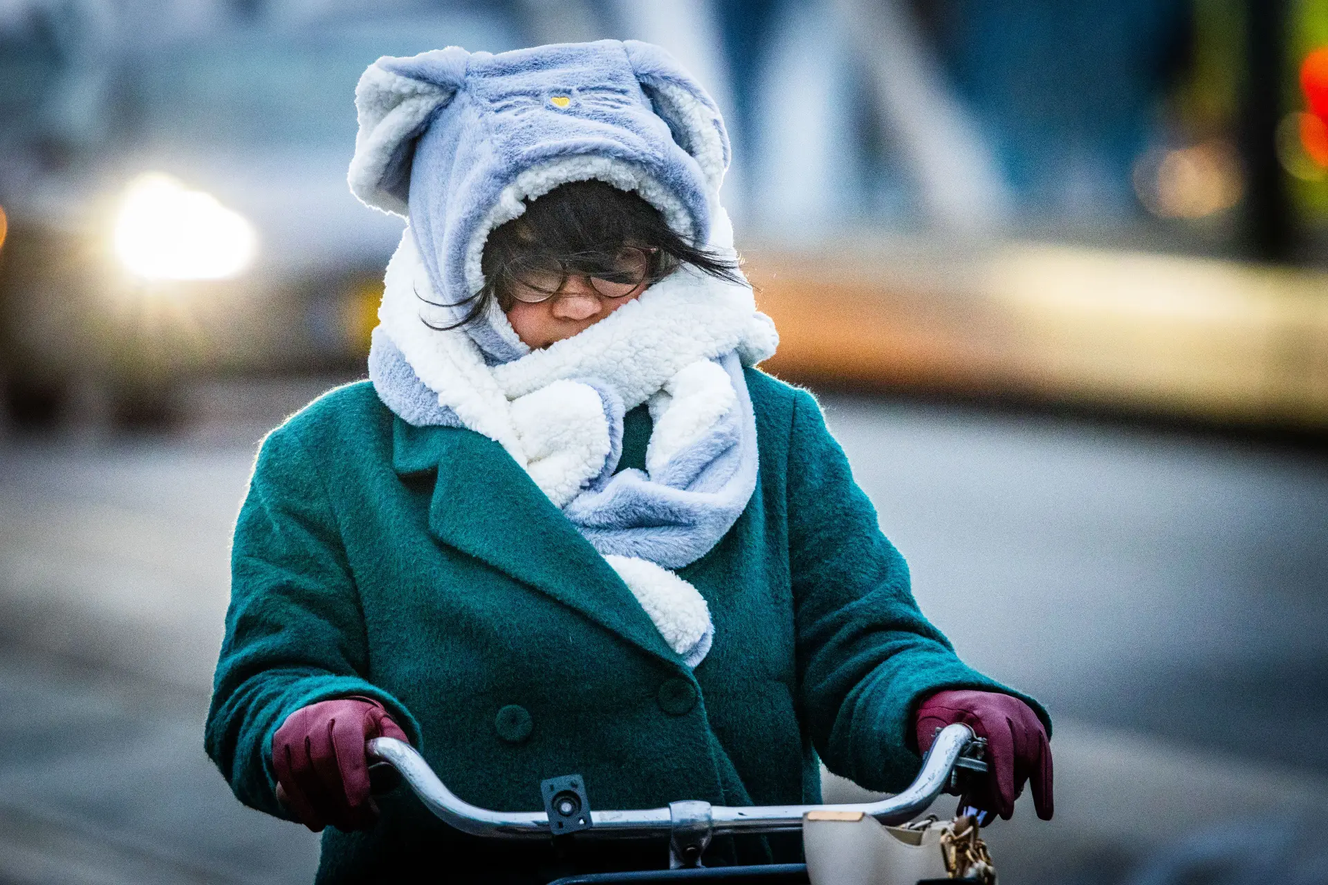 Heb je het altijd koud? Met deze tips krijg je het binnen én buitenshuis lekker warm
