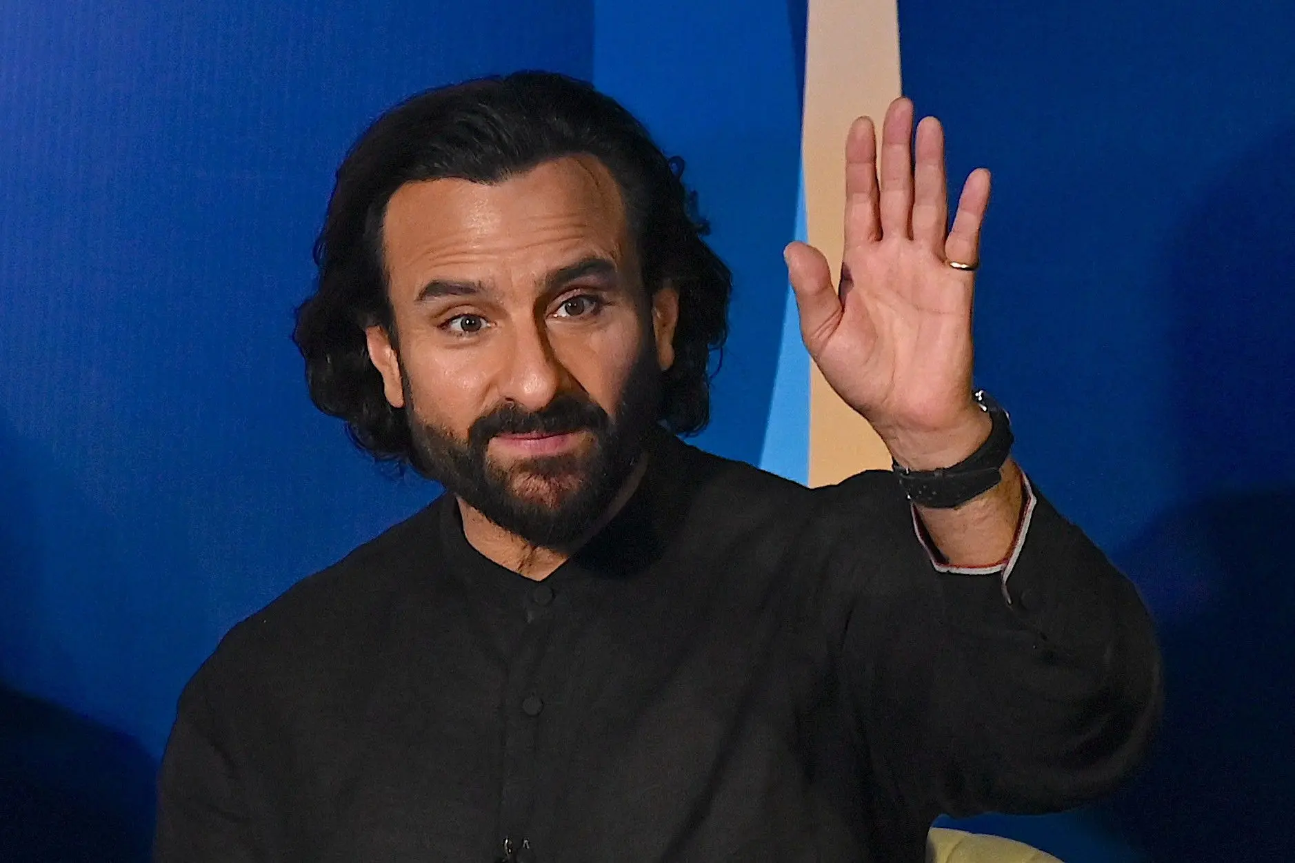 Bollywoodster Saif Ali Khan zwaargewond door mesaanval