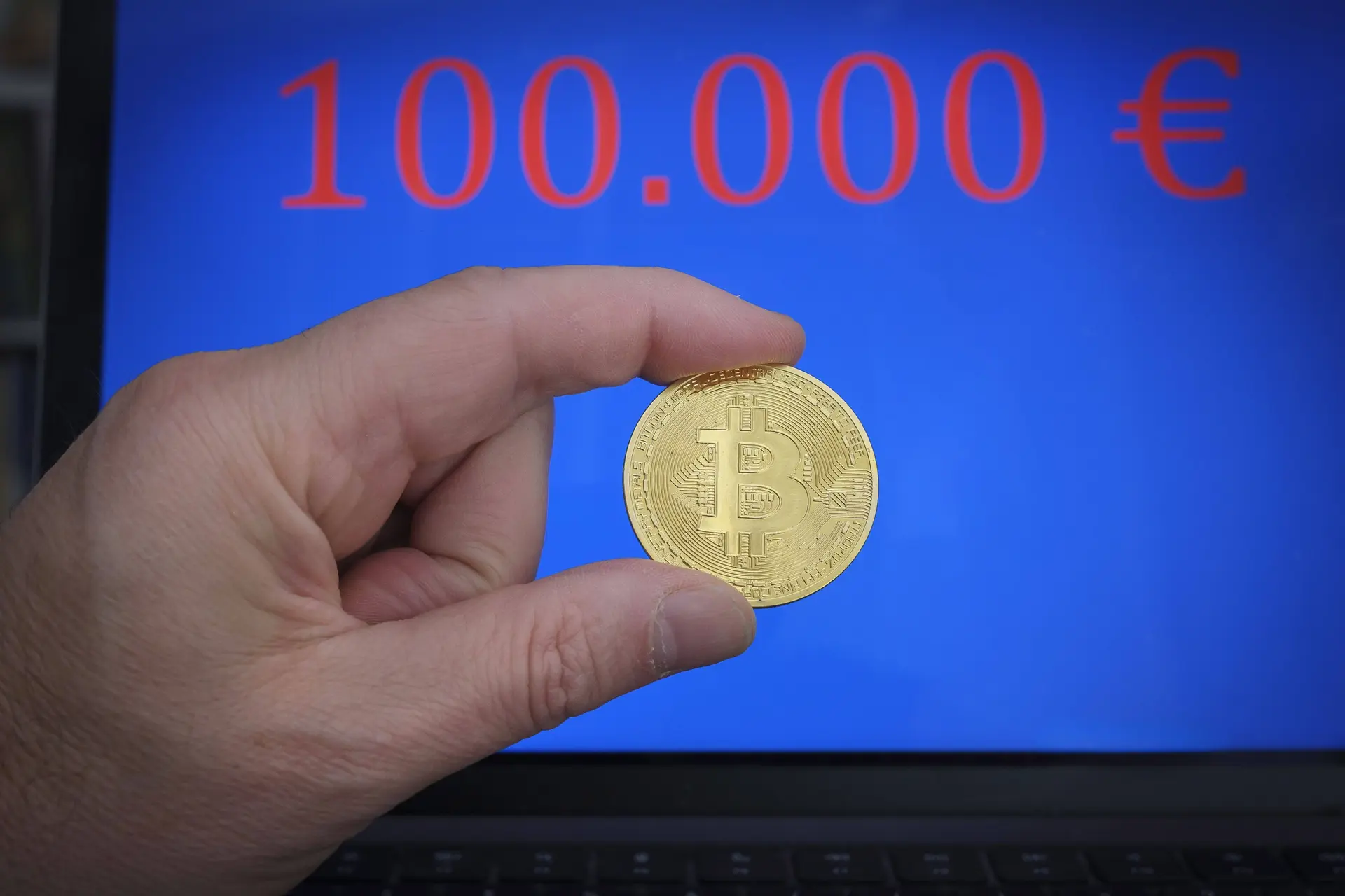 Stevige dwangsom: rechter verplicht 'demente' cryptomiljonair openheid van zaken te geven aan fiscus
