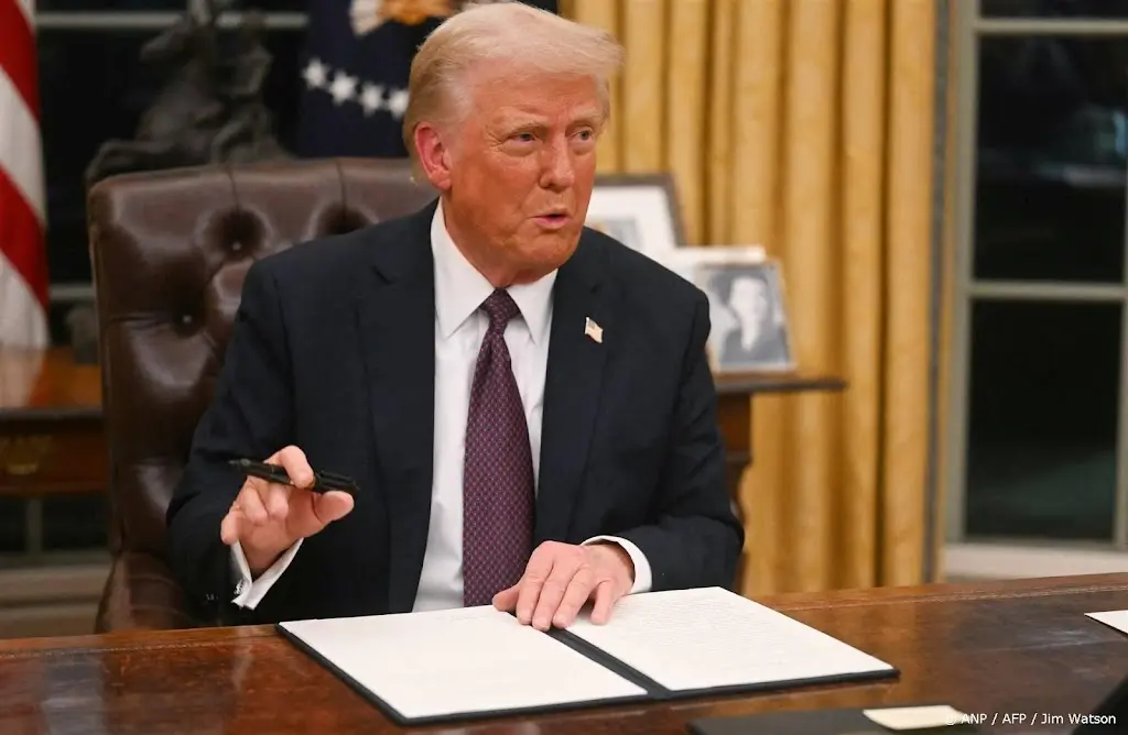 VS stapt uit WHO, Trump tekent decreet: 'Oehhh, that's a big one'