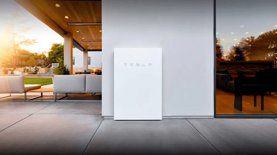 Problemen in het populistische paradijs? Musk noemt zonnedaken en thuisbatterijen 'van levensbelang', maar Trump moet er niks van moet hebben