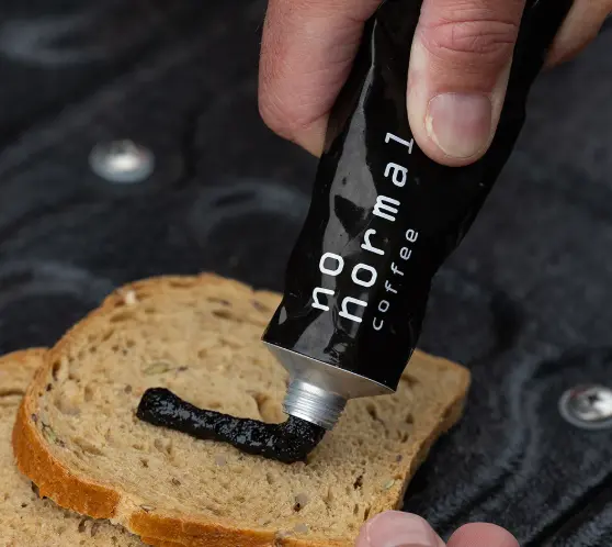 Koffie uit een tube. Makkelijk voor onderweg. Maar ook lekker?