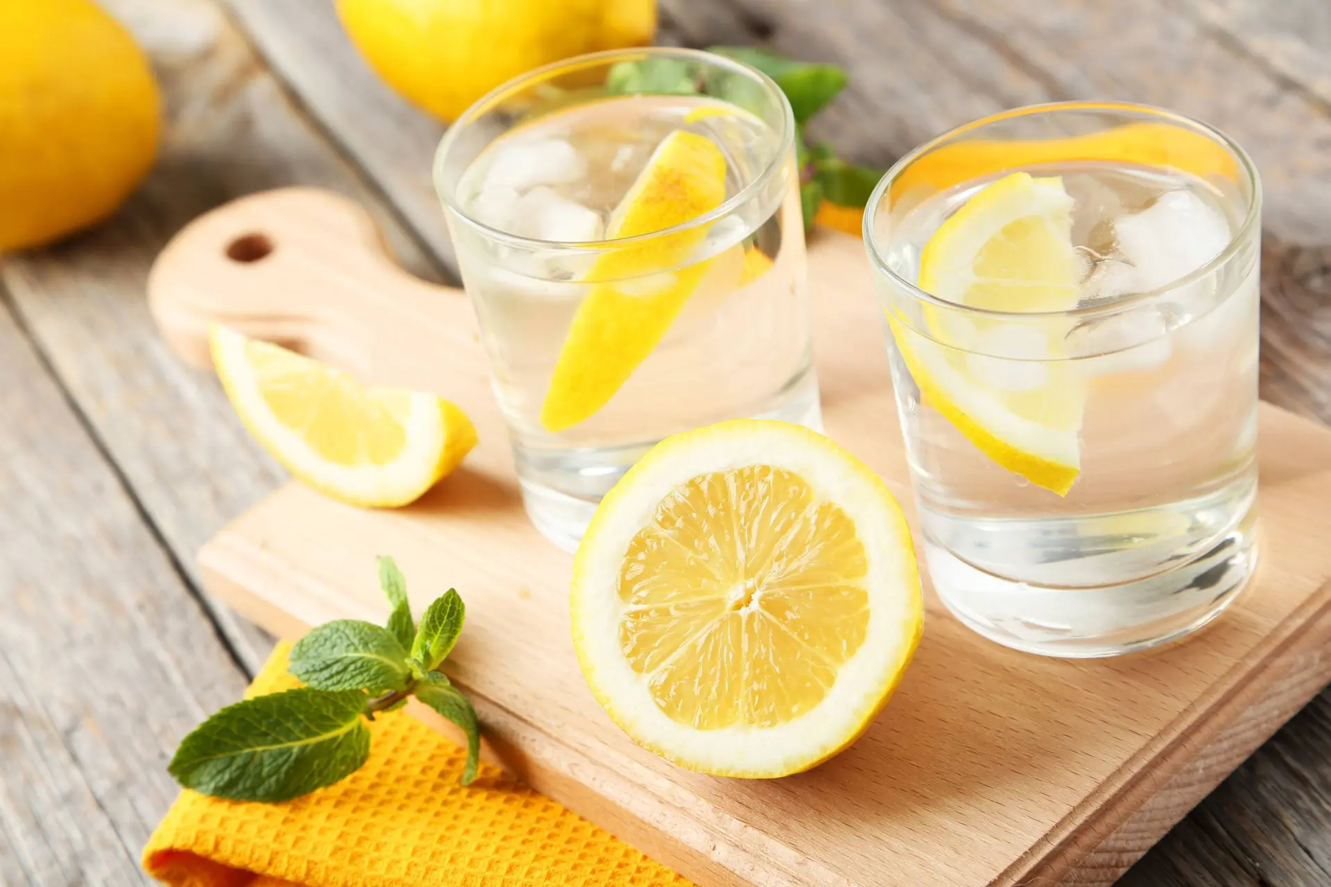 Dit zijn de veelzijdige gezondheidsvoordelen van citroenwater