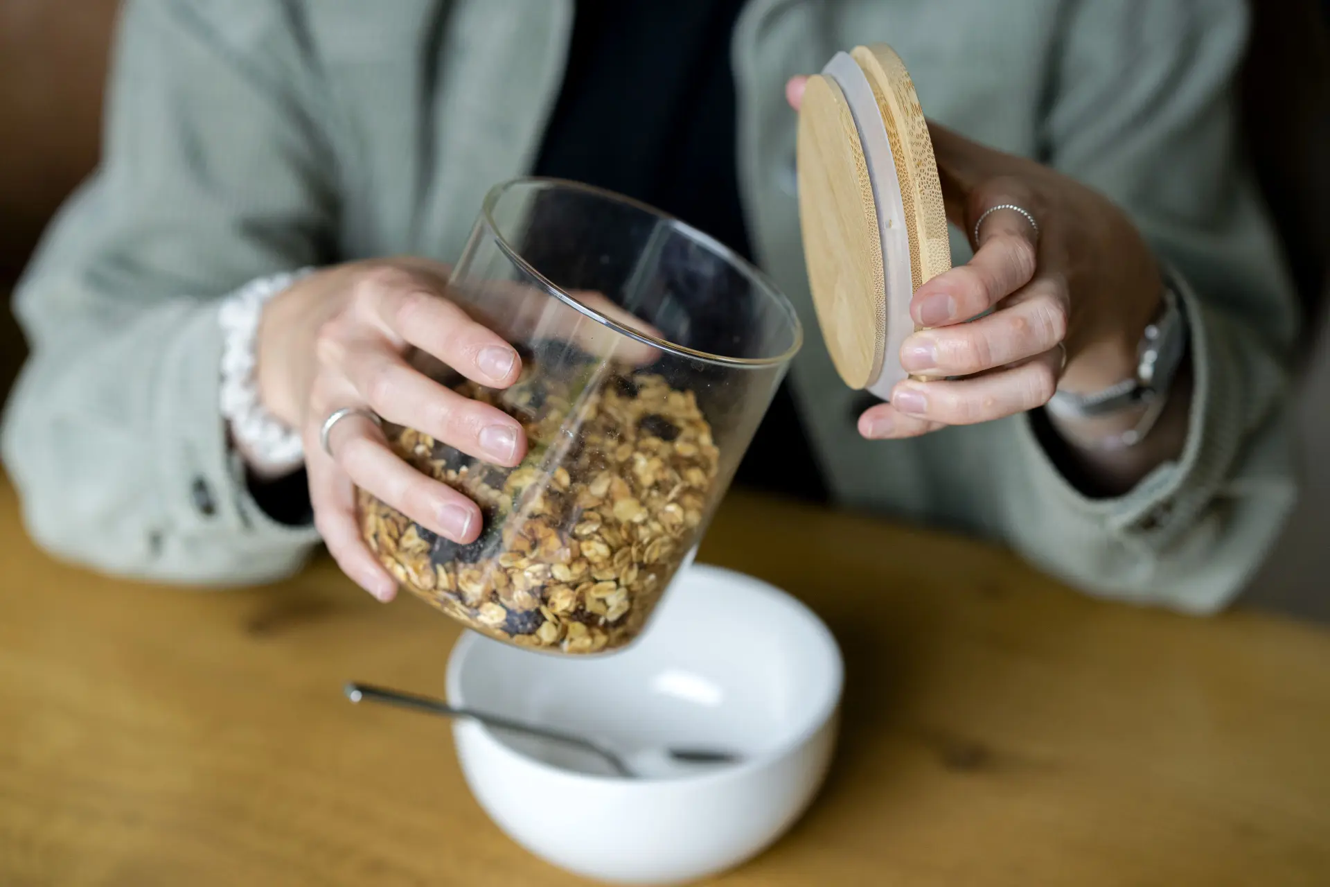 Plagen in de voorraadkast: Deze kleine diertjes knabbelen mogelijk aan je pasta, meel of rijst