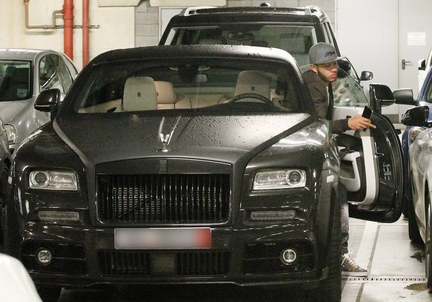 Depay reed stomdronken rond in Monaco met een Rolls Royce