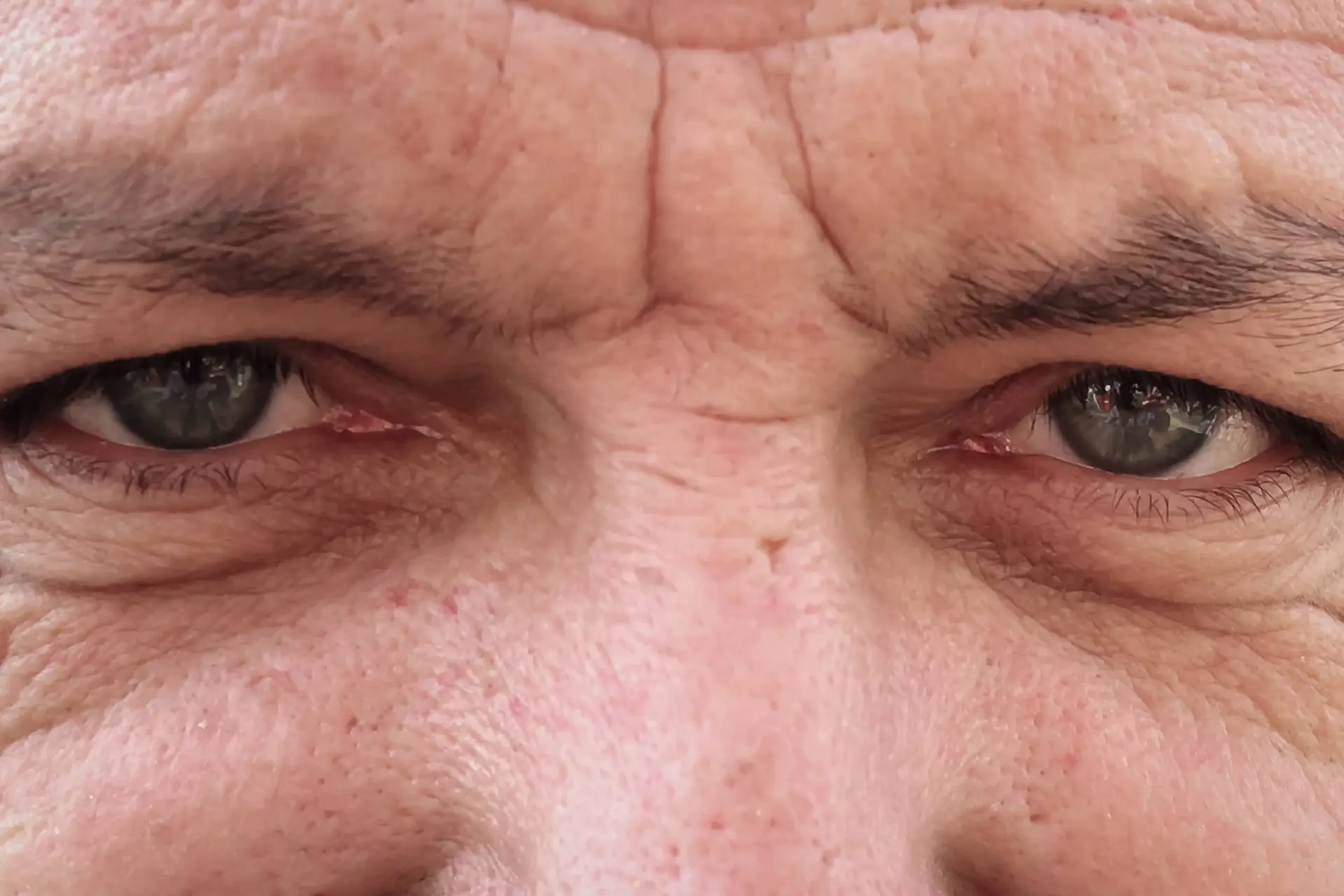 Wil je er jonger uitzien? 9 gewoontes waar je mee moet stoppen voordat je geld uitgeeft aan botox of  dure zalfjes