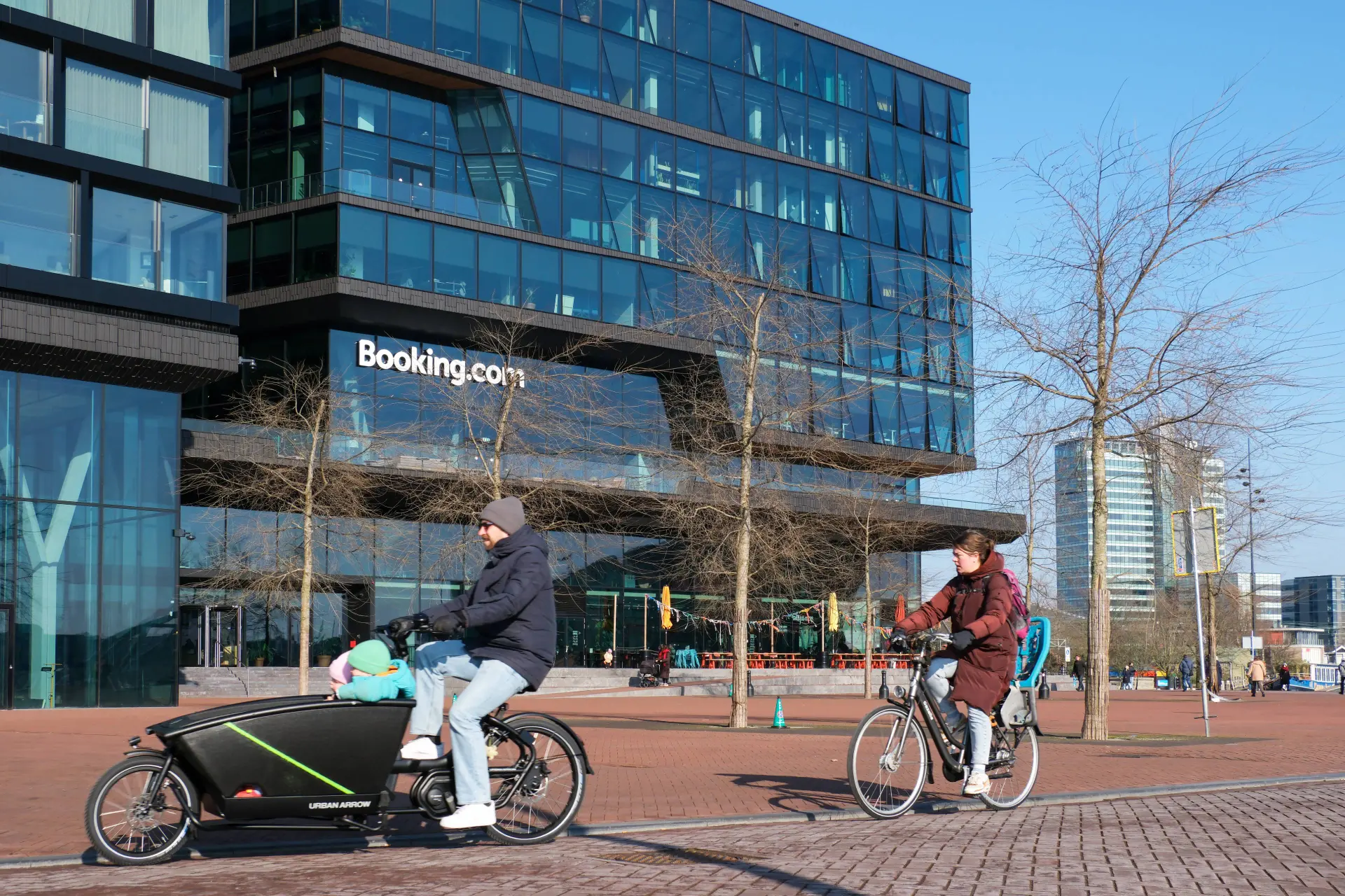 Ruzie op werkvloer bij Booking.com: groot protest tegen verhuur op Westoever