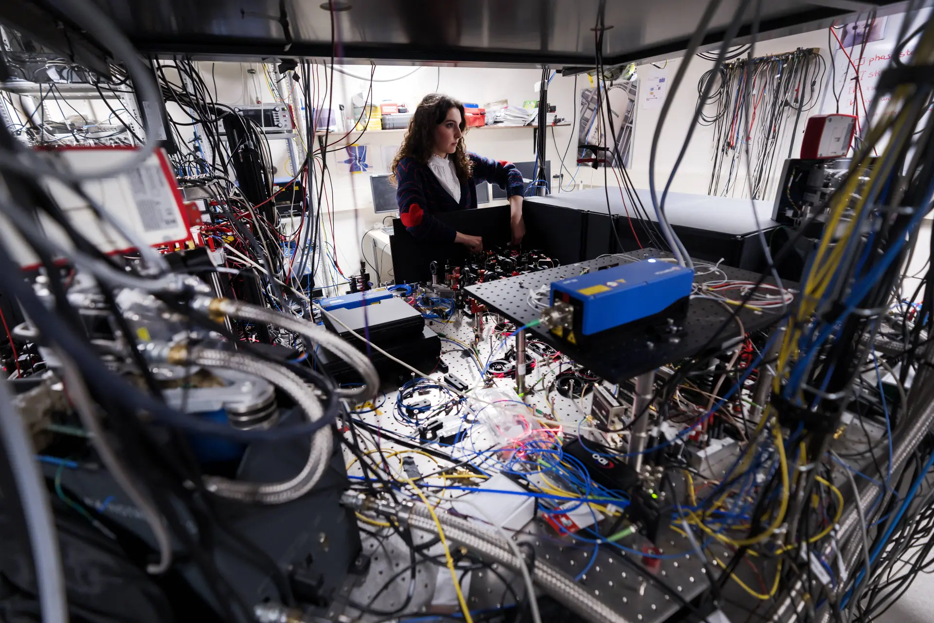 Doorbraak in quantumnetwerken: TU Delft zet grote stap richting 'ongekend veilig internet'