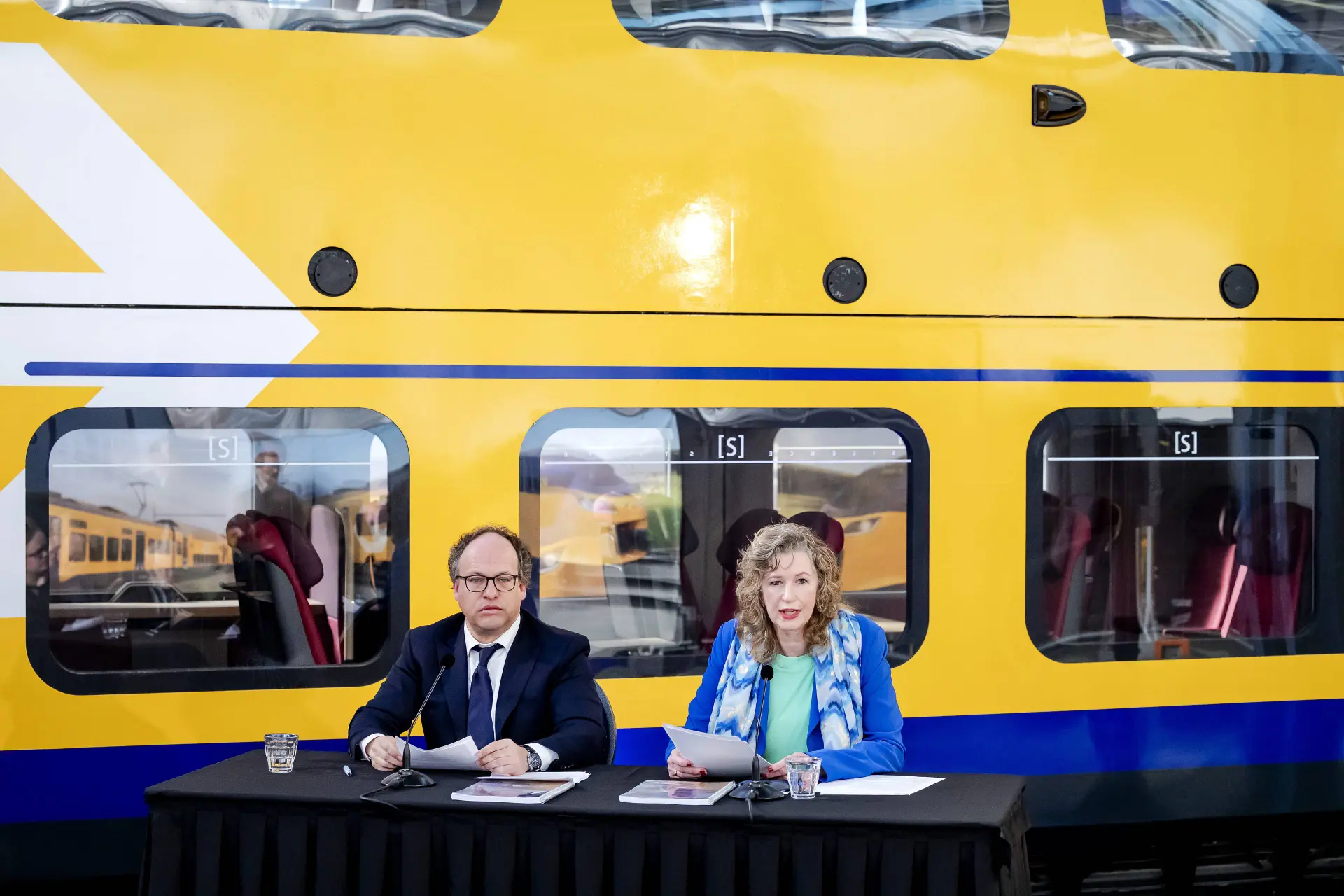 NS maakt verlies; treinen vaker te laat. En hoe zit het met de zitplaatskans?