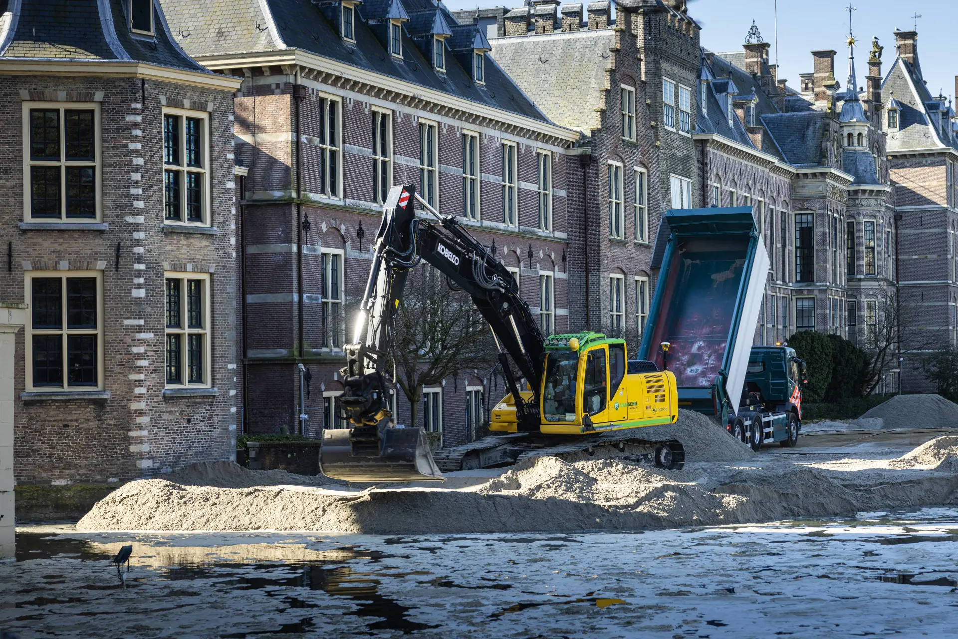 Verhuizing Schoof belachelijk duur: ’Al drie jaar bezig om een soort paleis te bouwen’