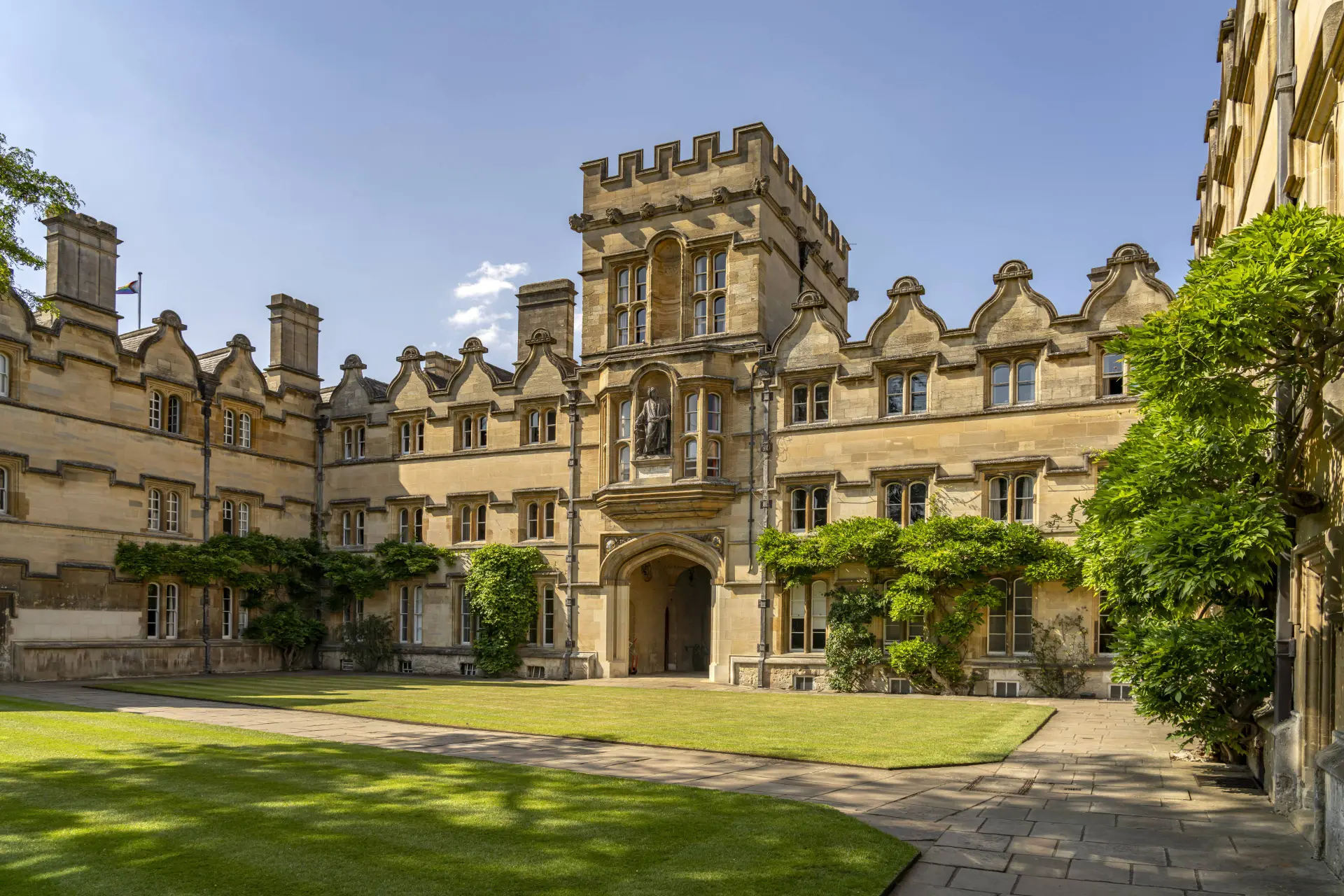 Oxford-professoren dronken tot voor kort uit een menselijke schedel: nieuwe onthullingen over duistere koloniale erfenis van de universiteit
