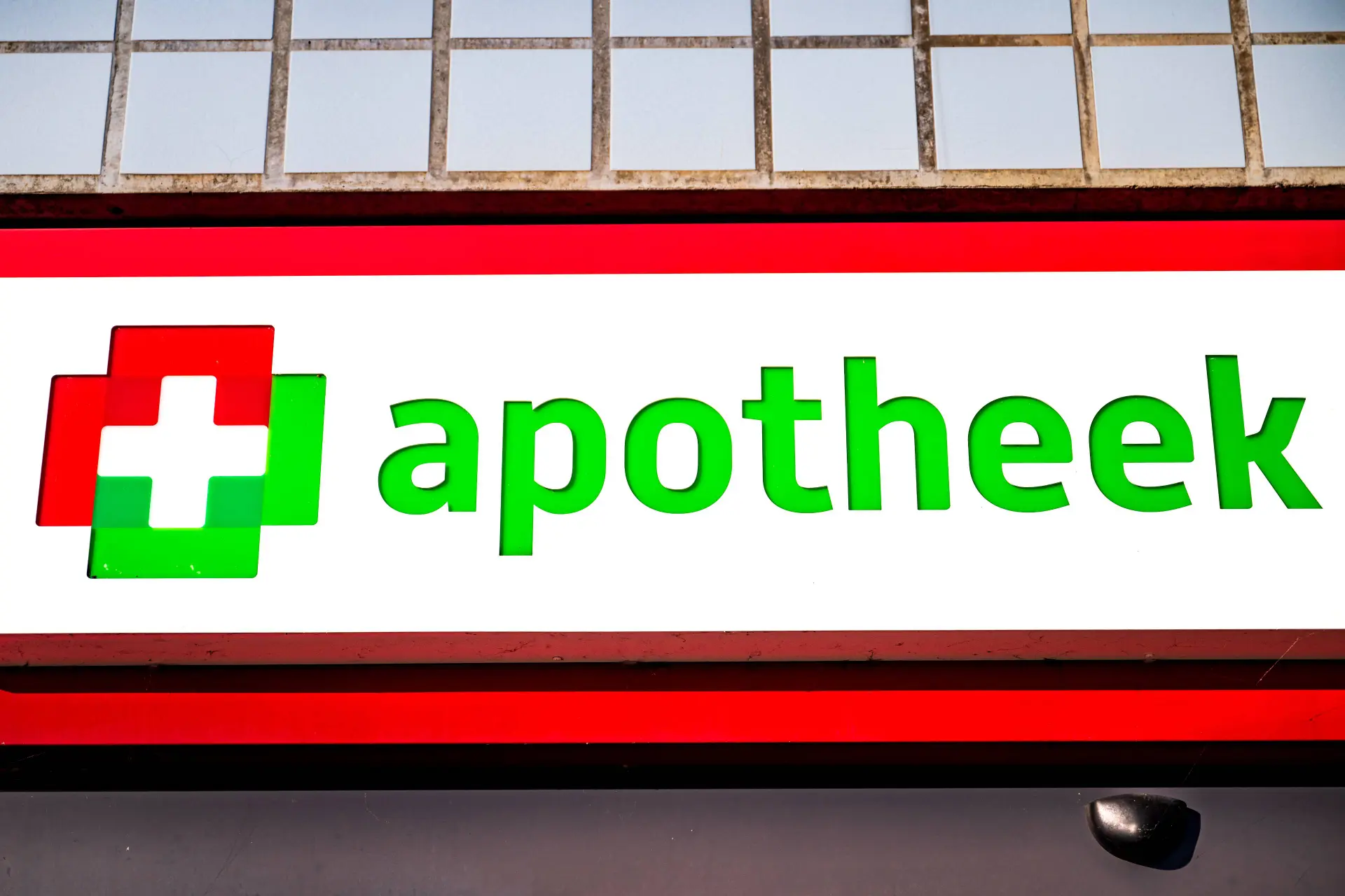 Geen dubbelcheck: duizenden fouten bij uitgifte medicijnen