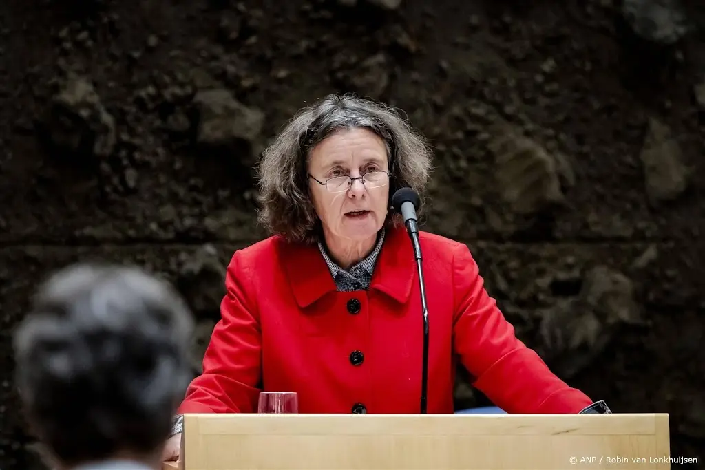 Bijna hele oppositie dient motie van wantrouwen in tegen Faber