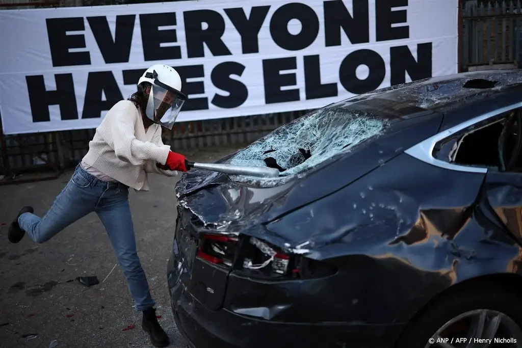 Verdachte in brand steken Tesla's aangeklaagd in VS