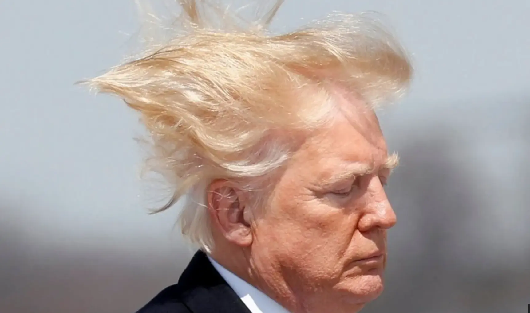 Trump verhoogt waterdruk douche om zijn 'mooie haar' te verzorgen
