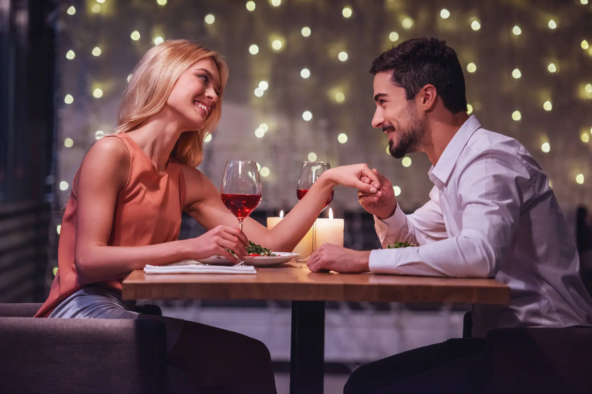 Hoe je moet flirten volgens de wetenschap