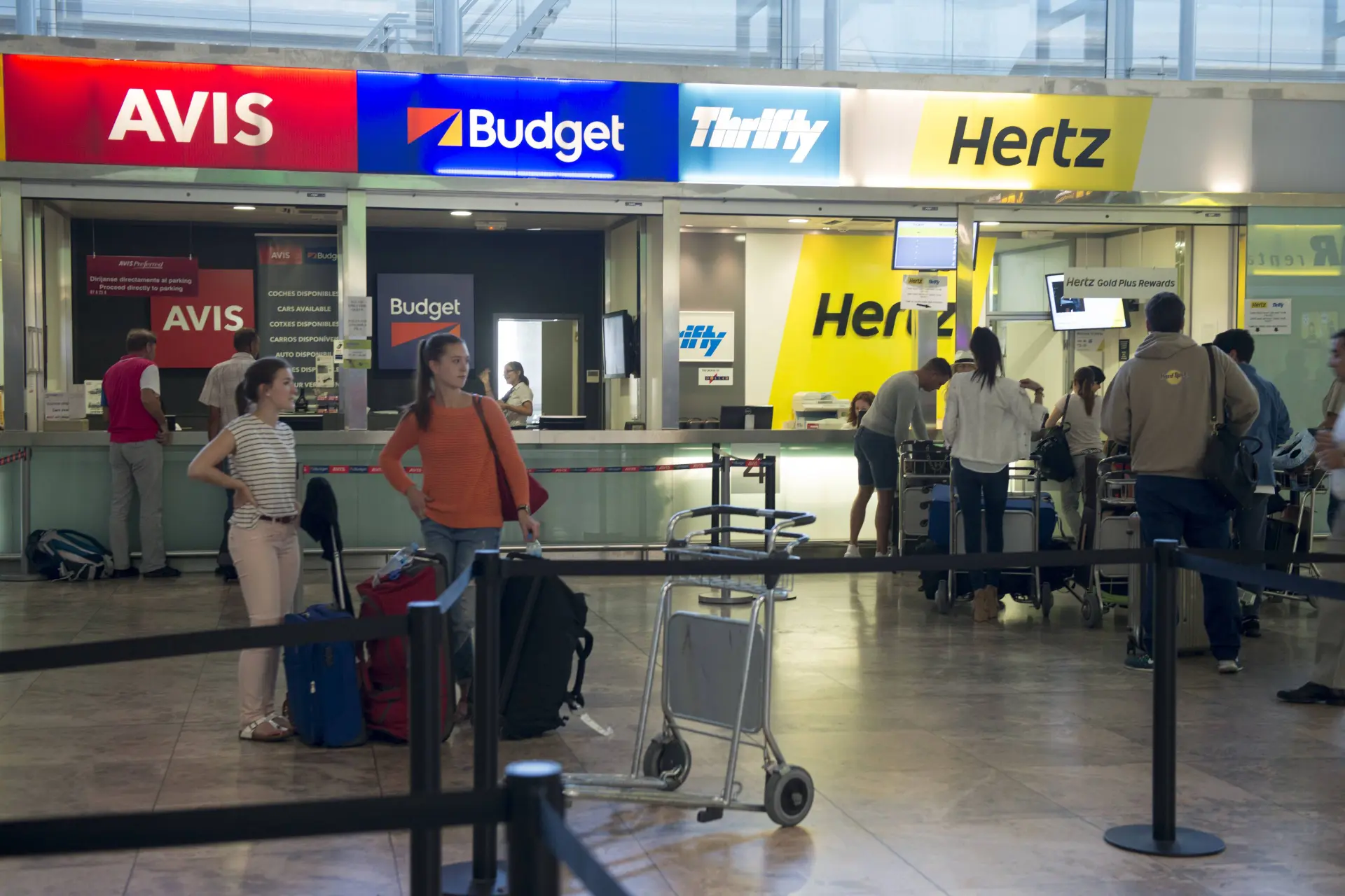 Huurauto’s gehalveerd in prijs, maar trap niet in deze valkuilen: “Geen schadevergoeding als bagage in het zicht ligt”