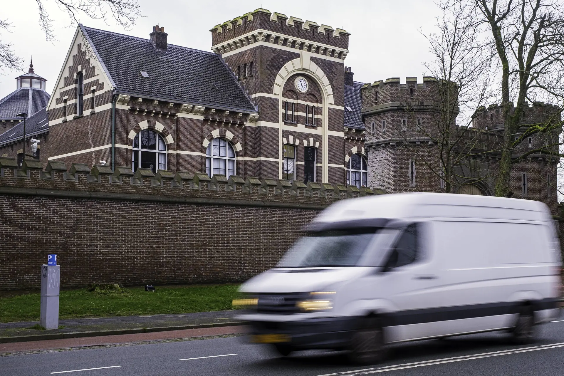 Buitenlandse dieselbusjes rijden vanwege EU-regels straffeloos door onze stadscentra