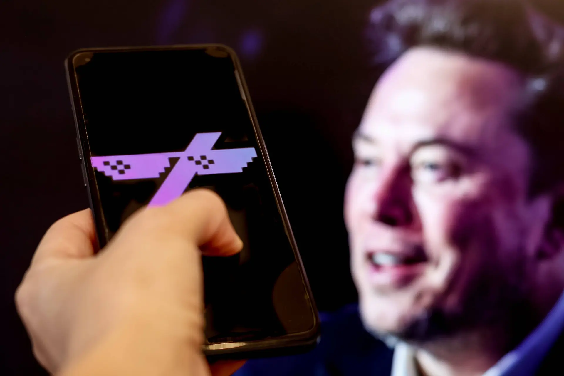 AI-chatbot van Elon Musk onder vuur: vrouwen digitaal uitgekleed op verzoek van X-gebruikers
