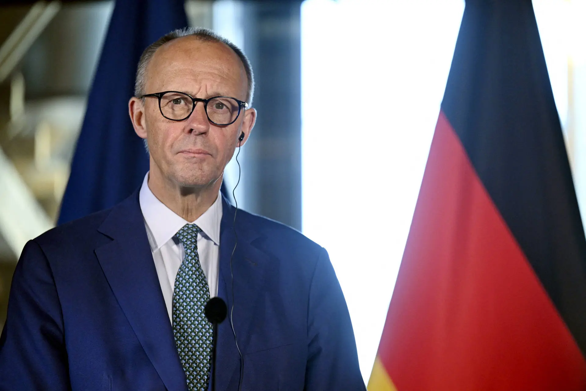 Merz imiteert Trump en geeft kijkje achter de schermen: "Elk derde woord is 'great'"