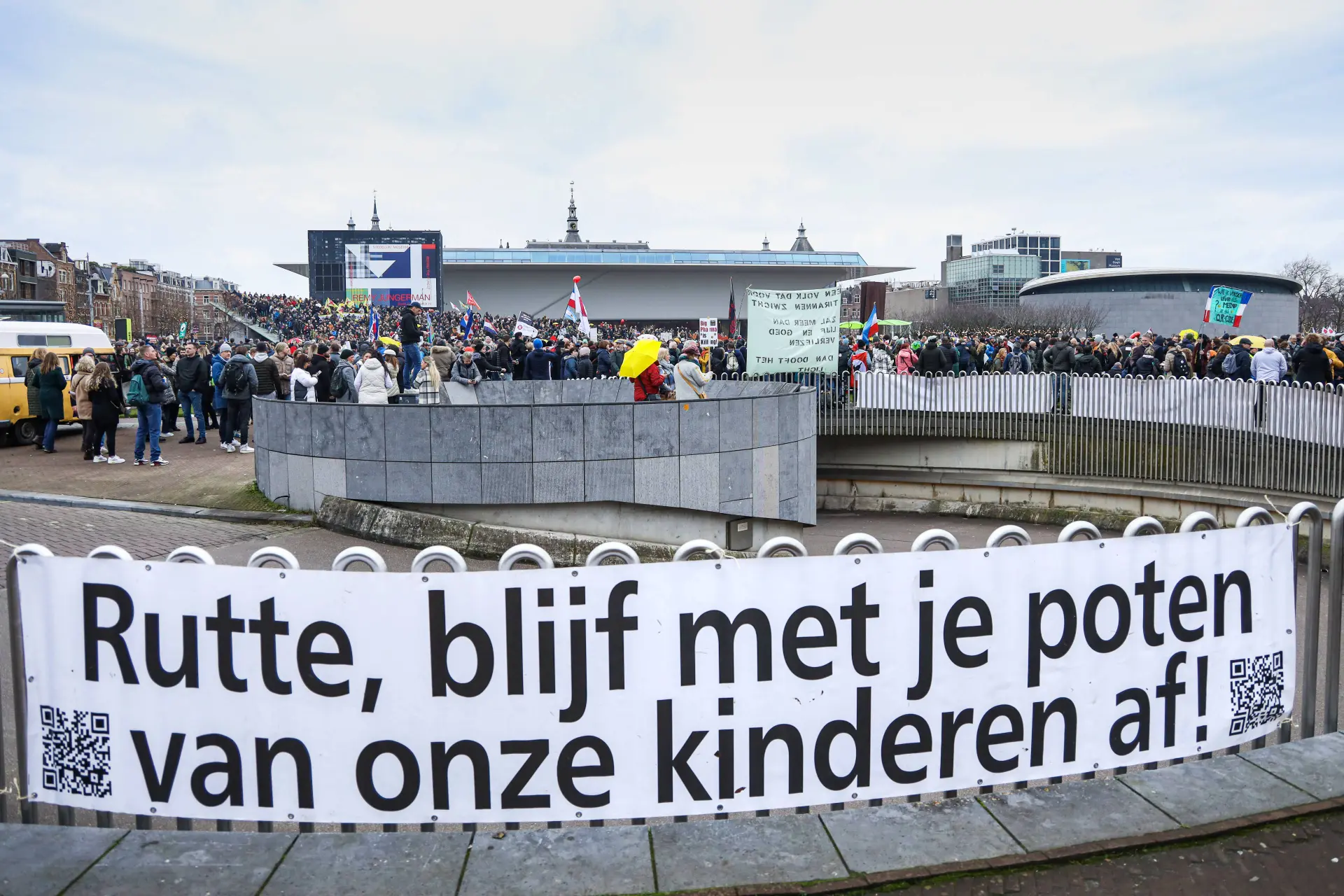 Waarom we vaccins eng vinden en PFAS/landbouwgif niet