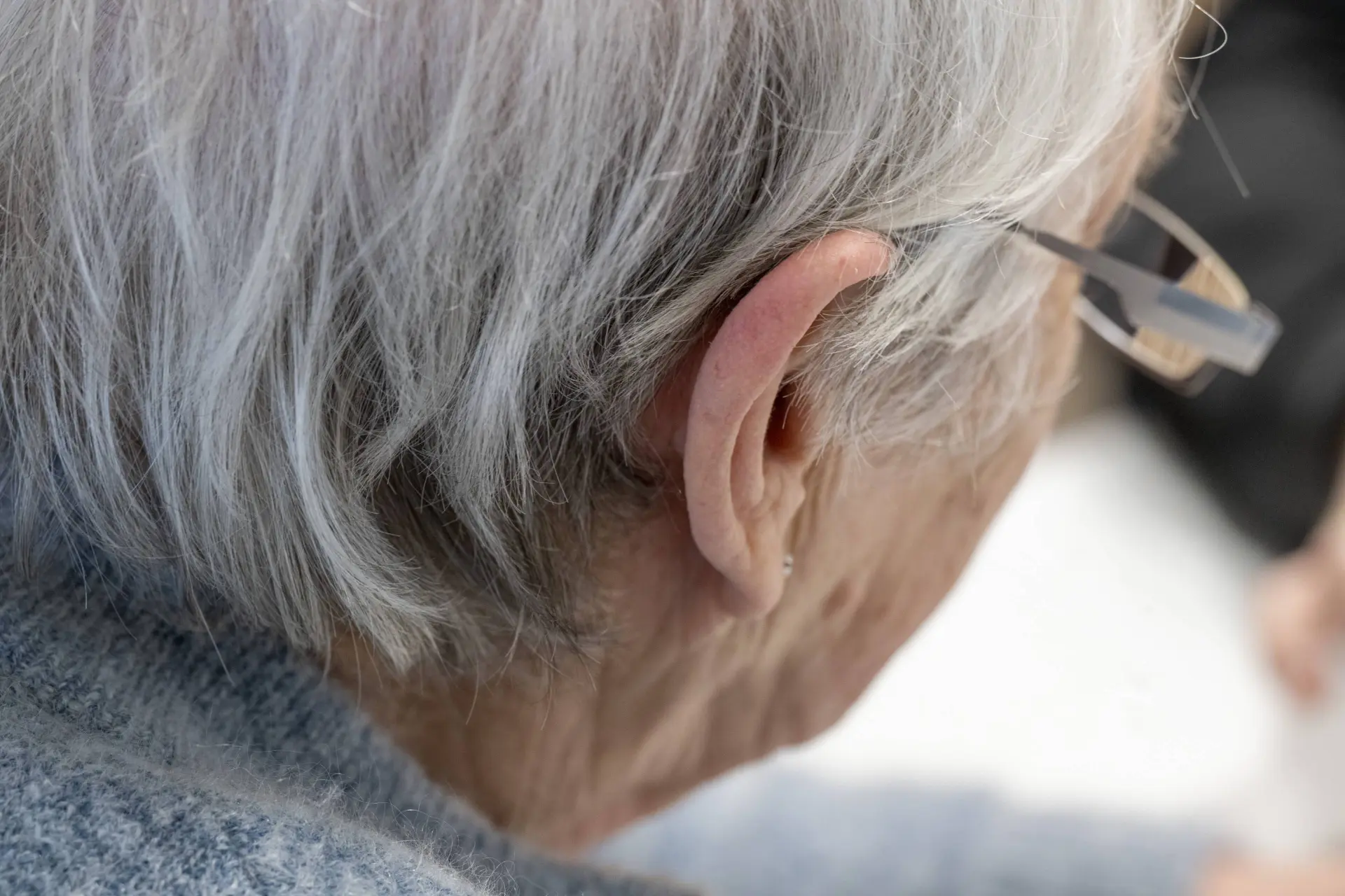 Vies maar waar: aan je oorsmeer kunnen onderzoekers zien of je parkinson hebt