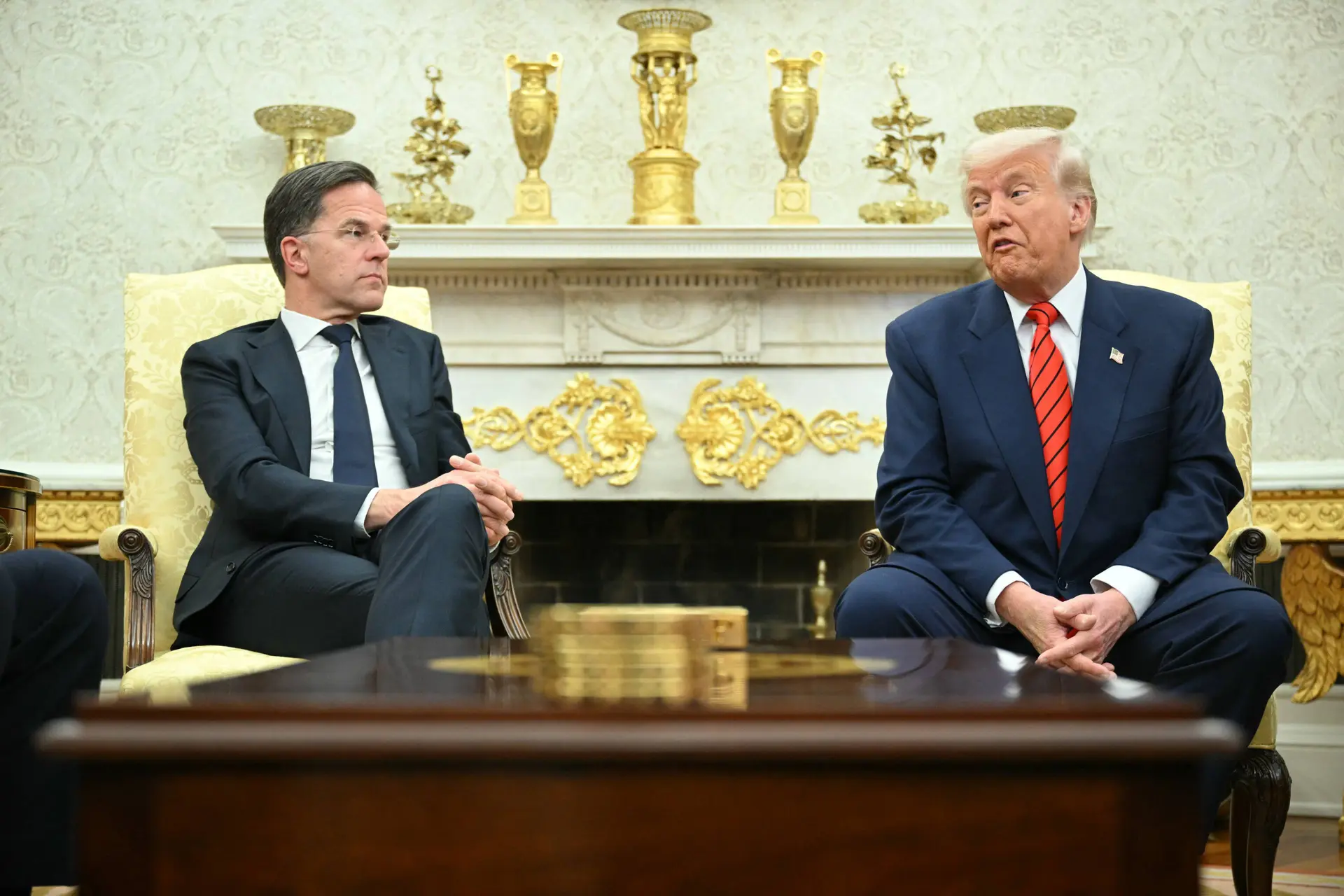 Is Mark Rutte een enge hielenlikker of het genie dat Europa en de Navo heeft gered?