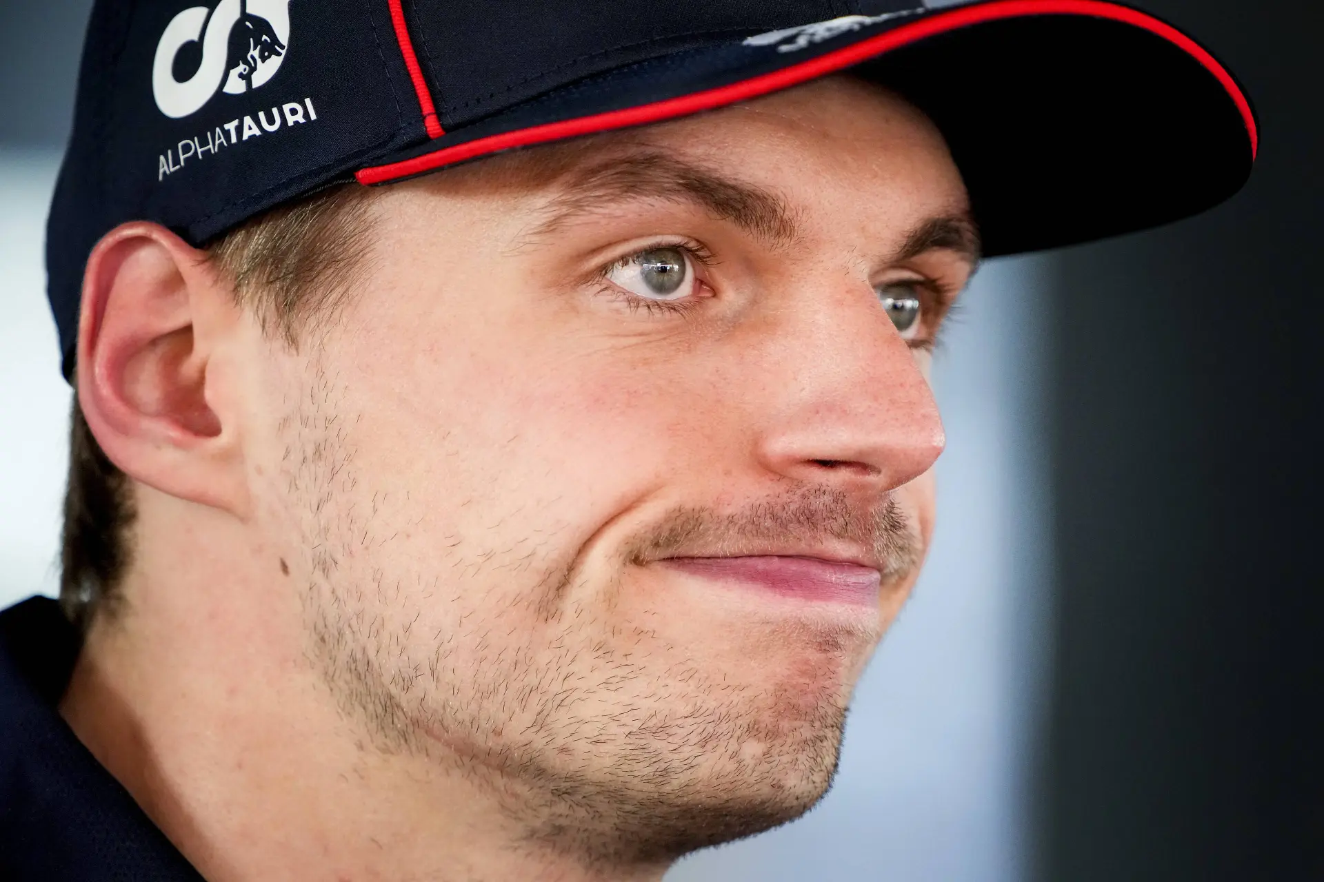 Verstappen betuigt spijt na incident met Russell: 'Had niet mogen gebeuren'
