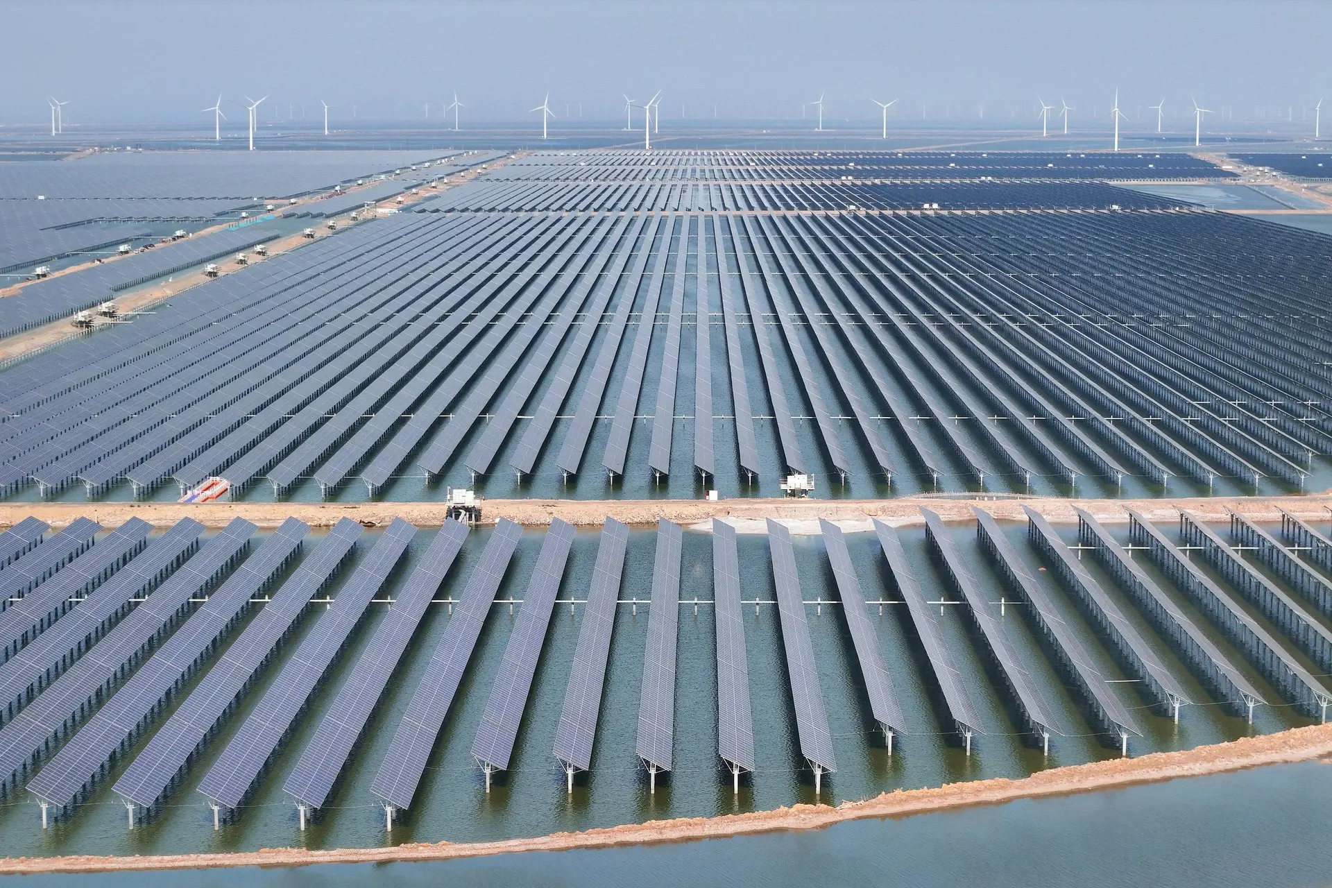 China rijgt de groene records aan elkaar: elke seconde bijna 100 zonnepanelen erbij