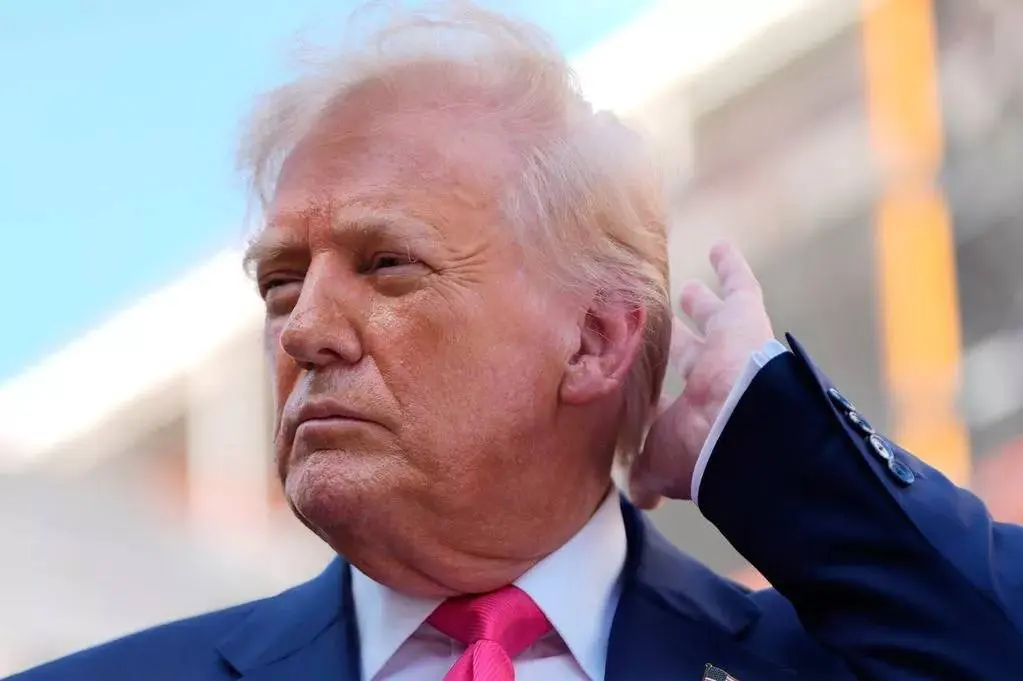 'Corrupt en verdorven': Trump richt miljardenfonds op om vertrouwelingen cadeautjes te geven