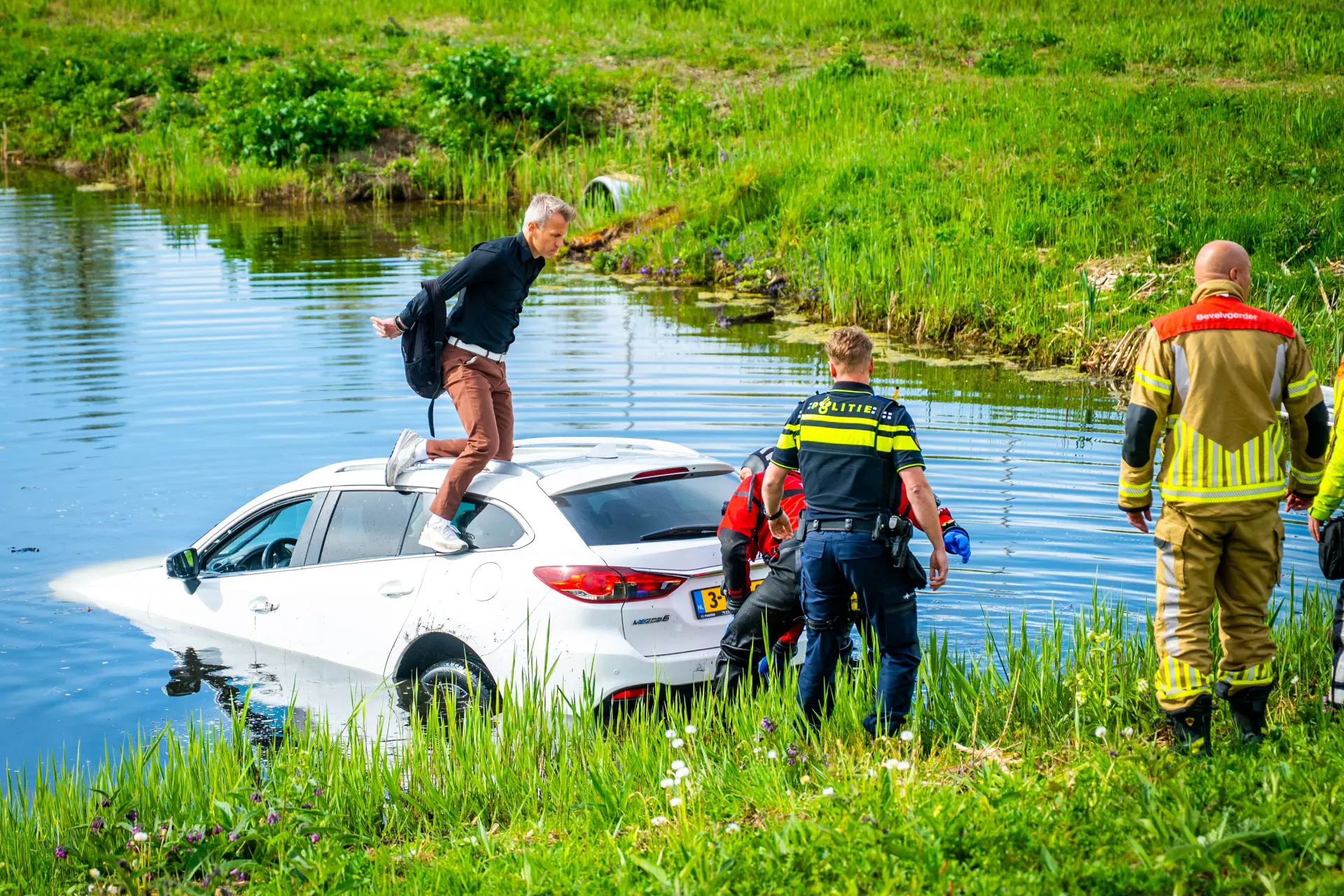 Bewustwordingscampagne ANWB: wat moet je doen als je met de auto te water raakt?