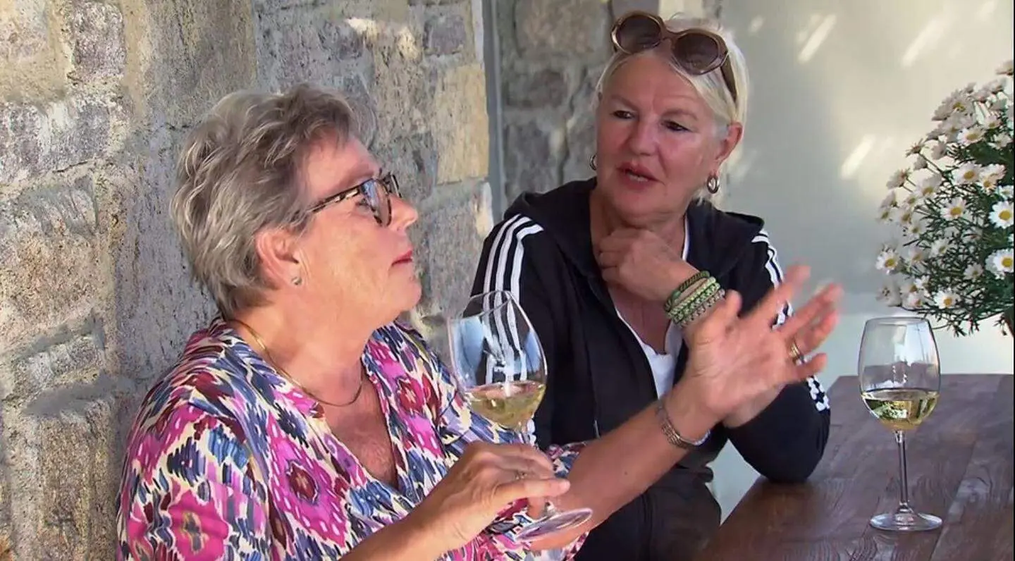 B&B Vol liefde: Lieske de vinoloog valt nu al door de mand en Rayisa kan goed fotoshoppen