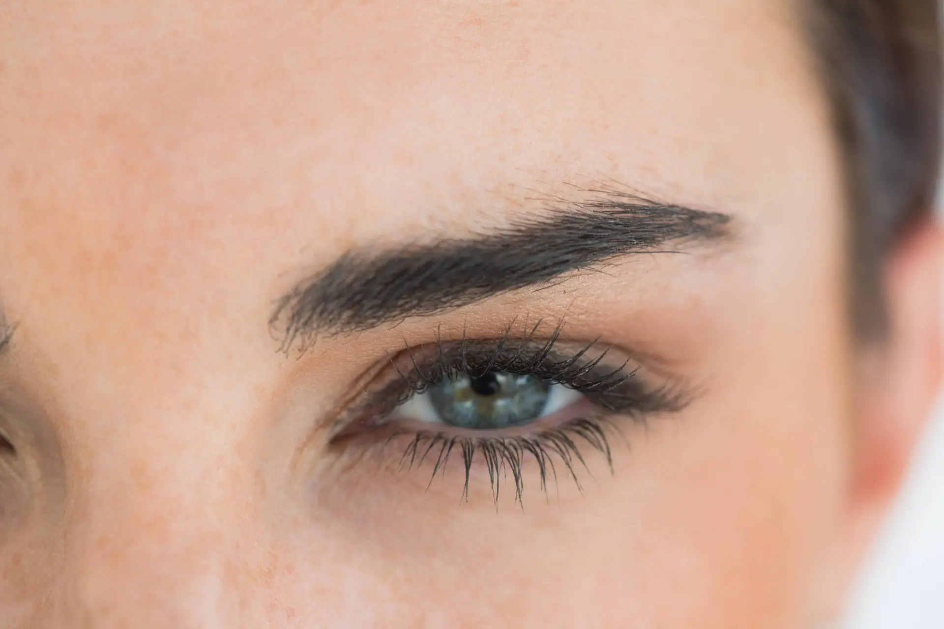 Vergeet Botox: gelifte wenkbrauwen – vanaf €20!