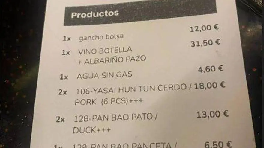 Ibiza-restaurant onder vuur na rekening van 12 euro voor tassenhaak, eigenaar komt met belachelijk verhaal