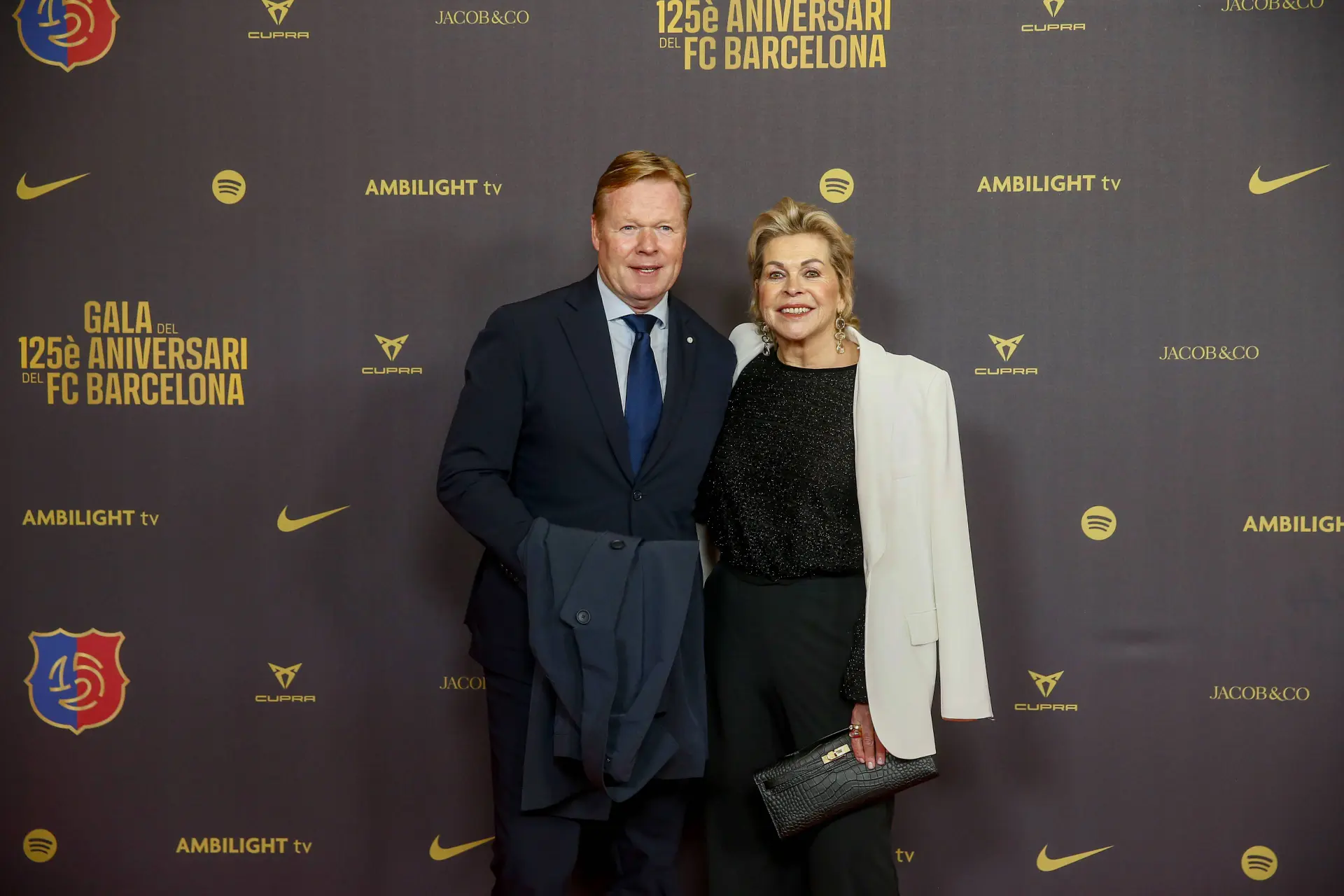 Ronald Koeman emotioneel over zieke vrouw Bartina: ‘Moeilijk voor het hele gezin’