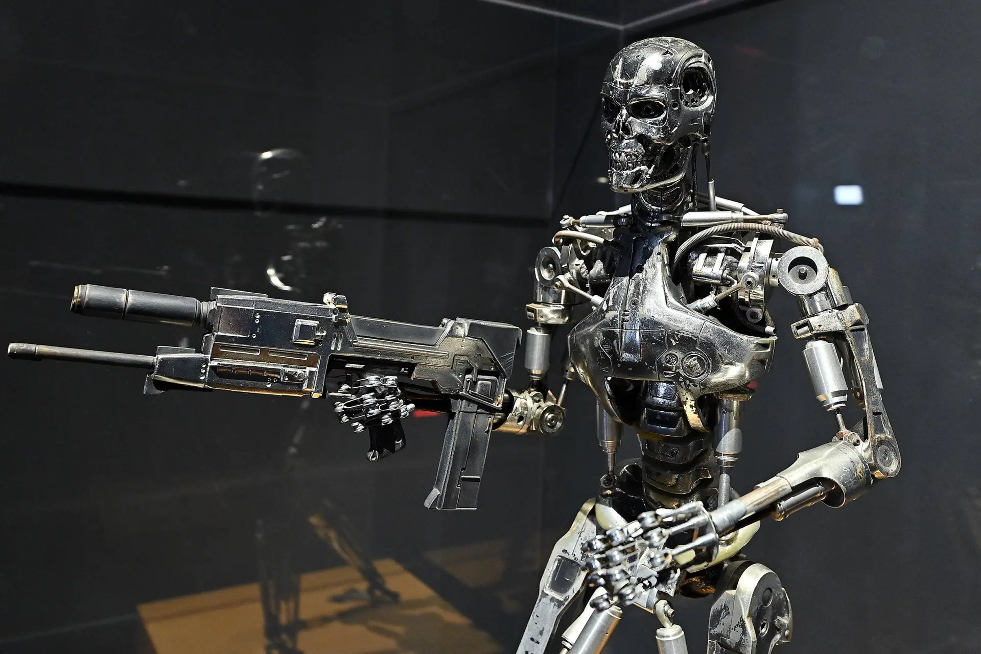 James Cameron waarschuwt voor 'Terminator-style apocalypse' als AI wordt bewapend: 'Drie existentiële dreigingen komen samen'