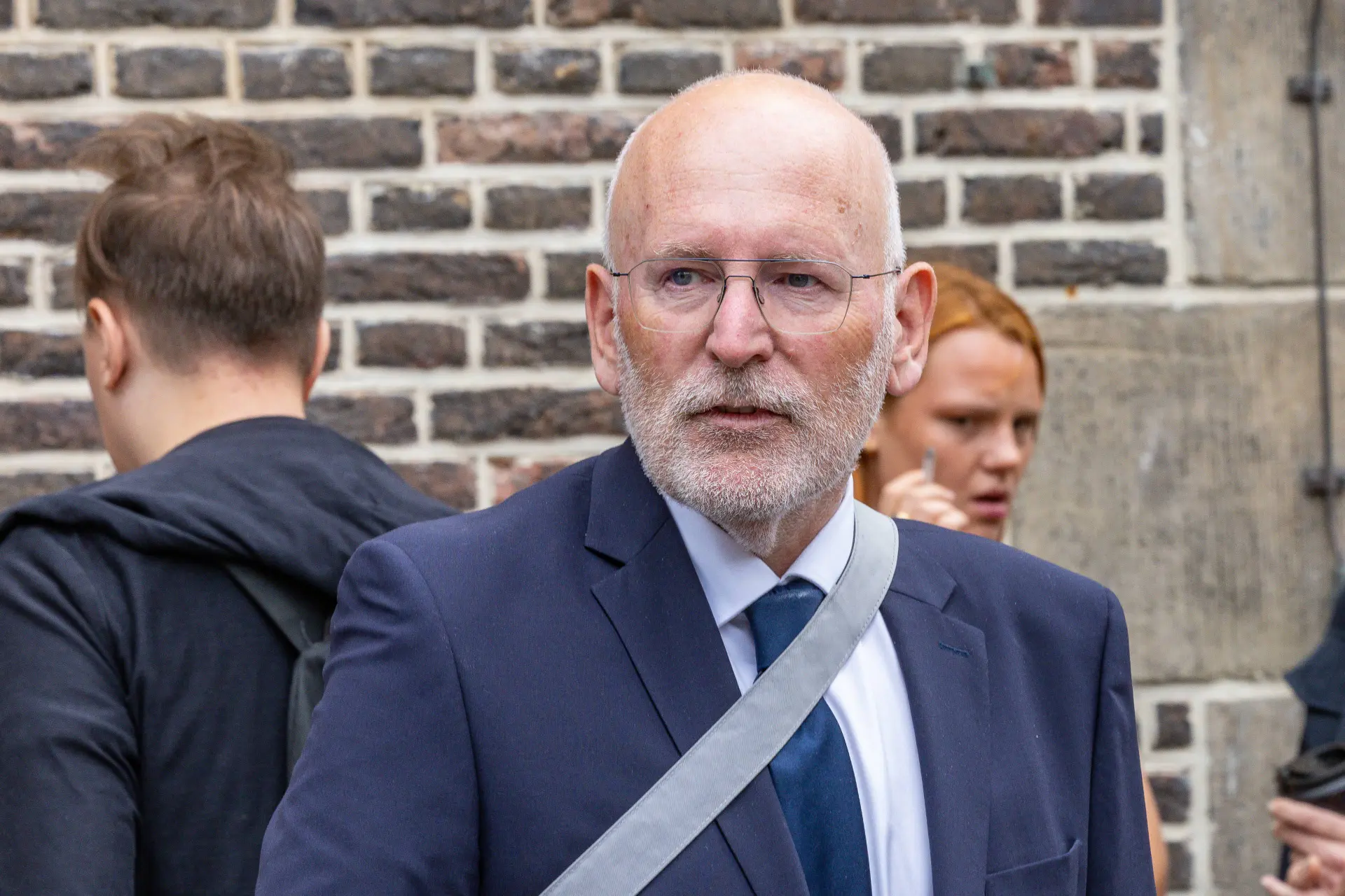 Oproer op X over de miljarden van Timmermans. Is Timmermans corrupt?