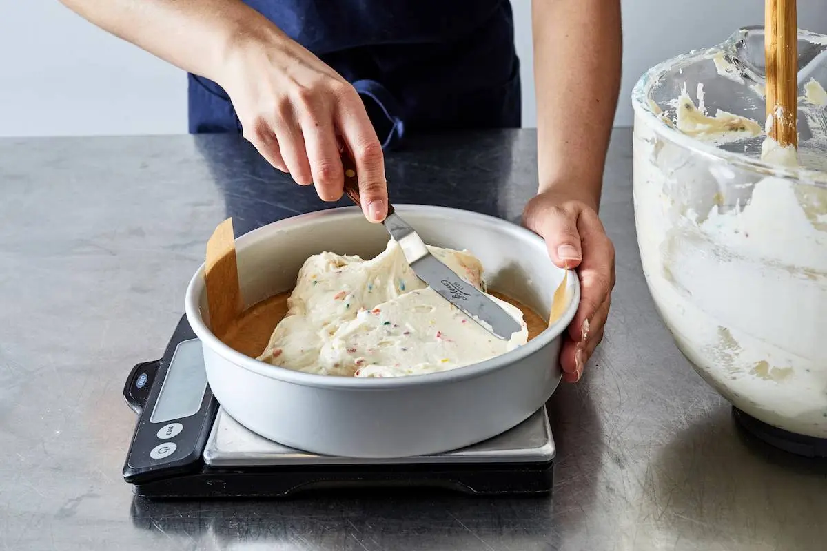 Waarom je cake écht niet mag bakken zonder boter én bakpapier