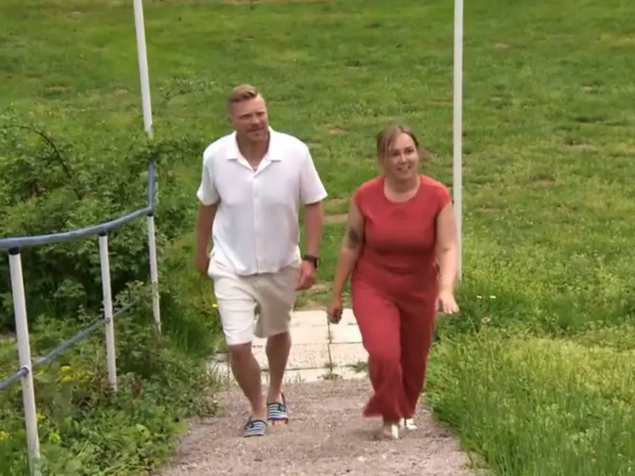 Hilarische AI-video's van B&B Vol liefde gaan viraal: Renske blaast hotel op en JP zuipt zich te pletter