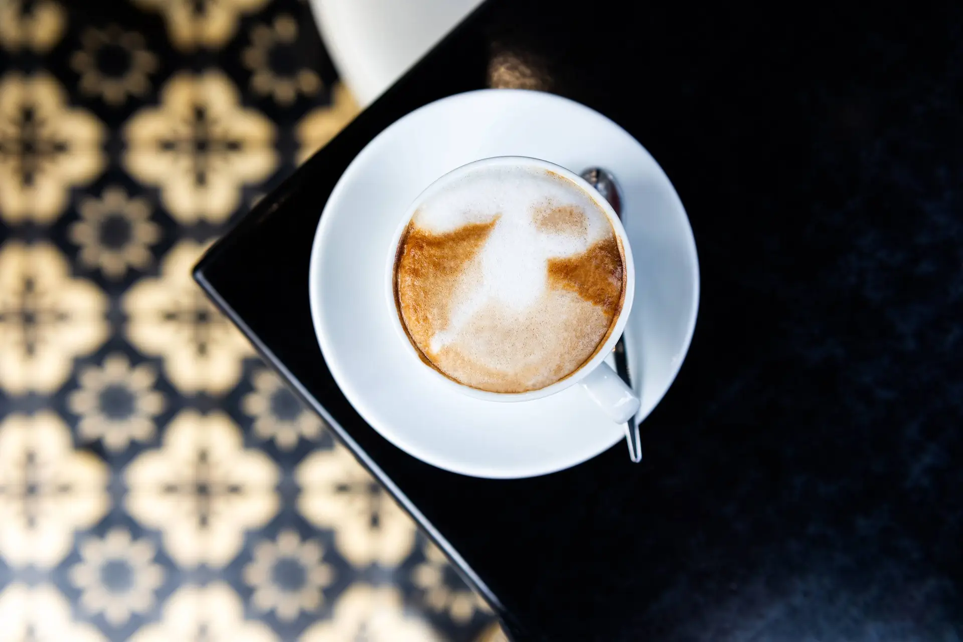 Slik je antibiotica? Misschien is het dan een goed idee om minder koffie te drinken