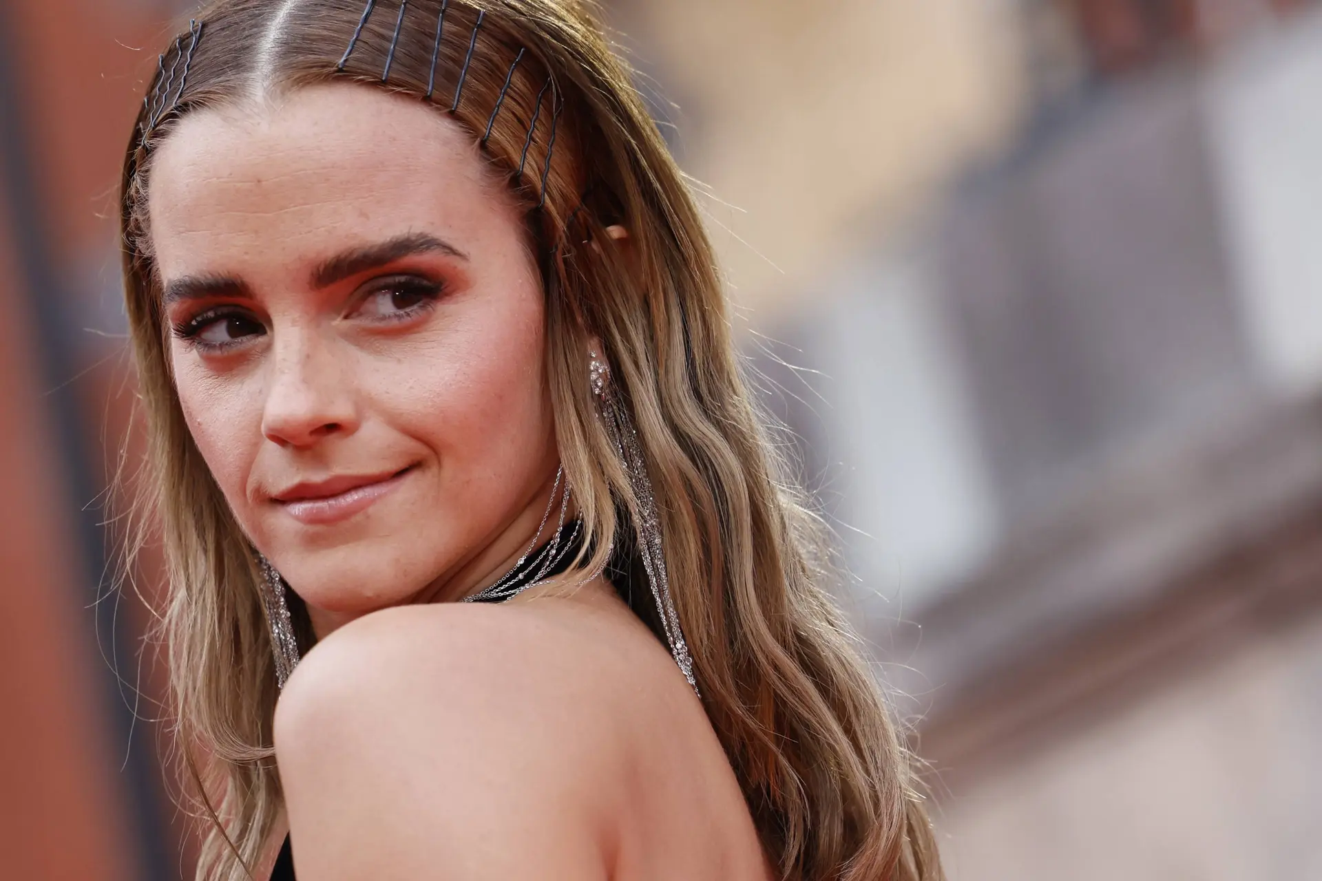 Emma Watson (35): “De druk om te trouwen is wreed voor jongeren”