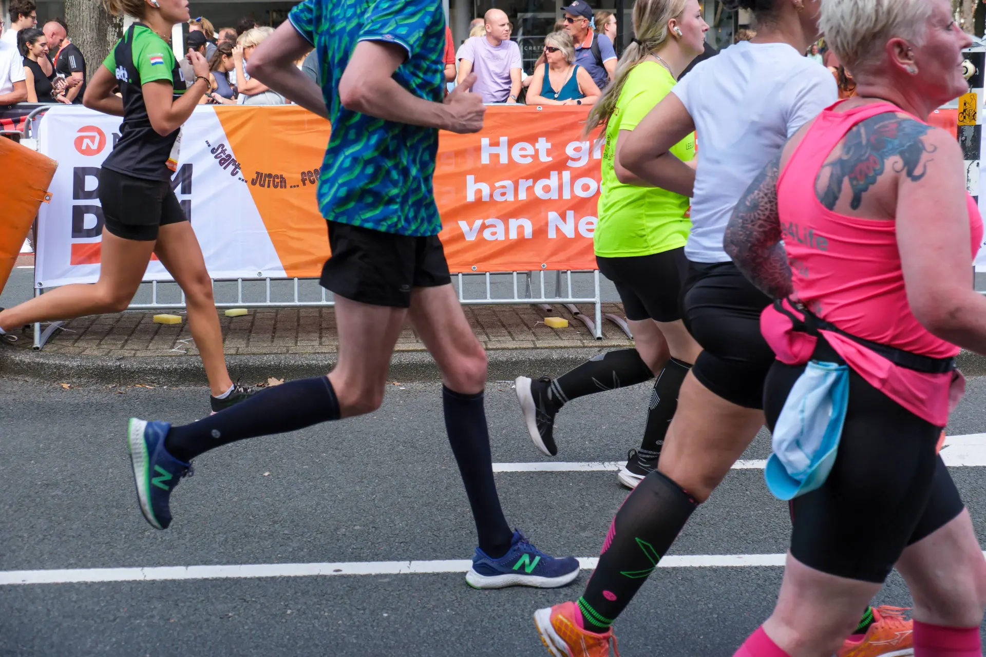 Eiwitshakes, sportgels en compressiesokken: de zin en onzin van hardlopen