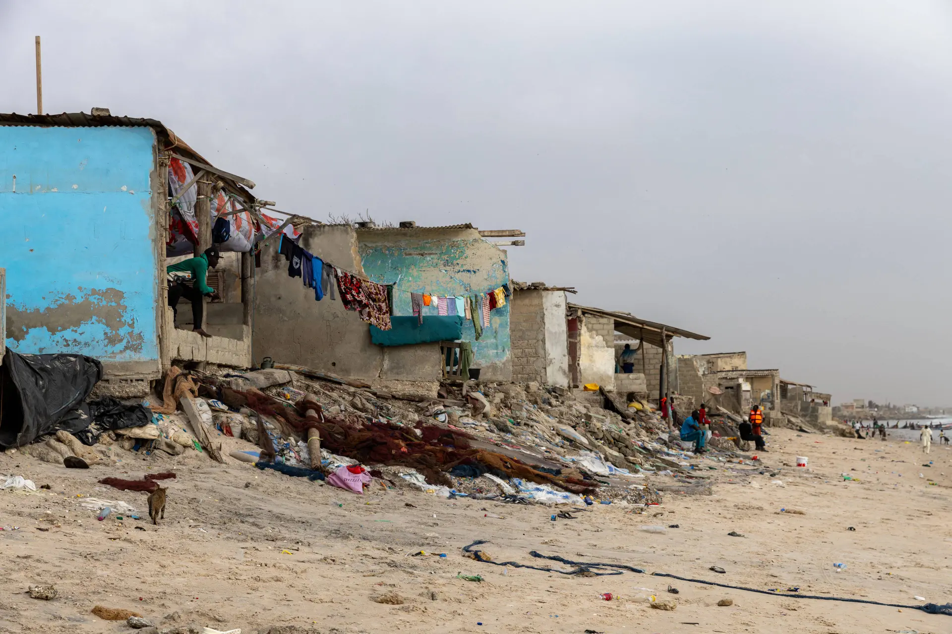 Terwijl politici angst aanjagen over de tsunami aan asiel- en gelukszoekers, dalen de echte cijfers spectaculair