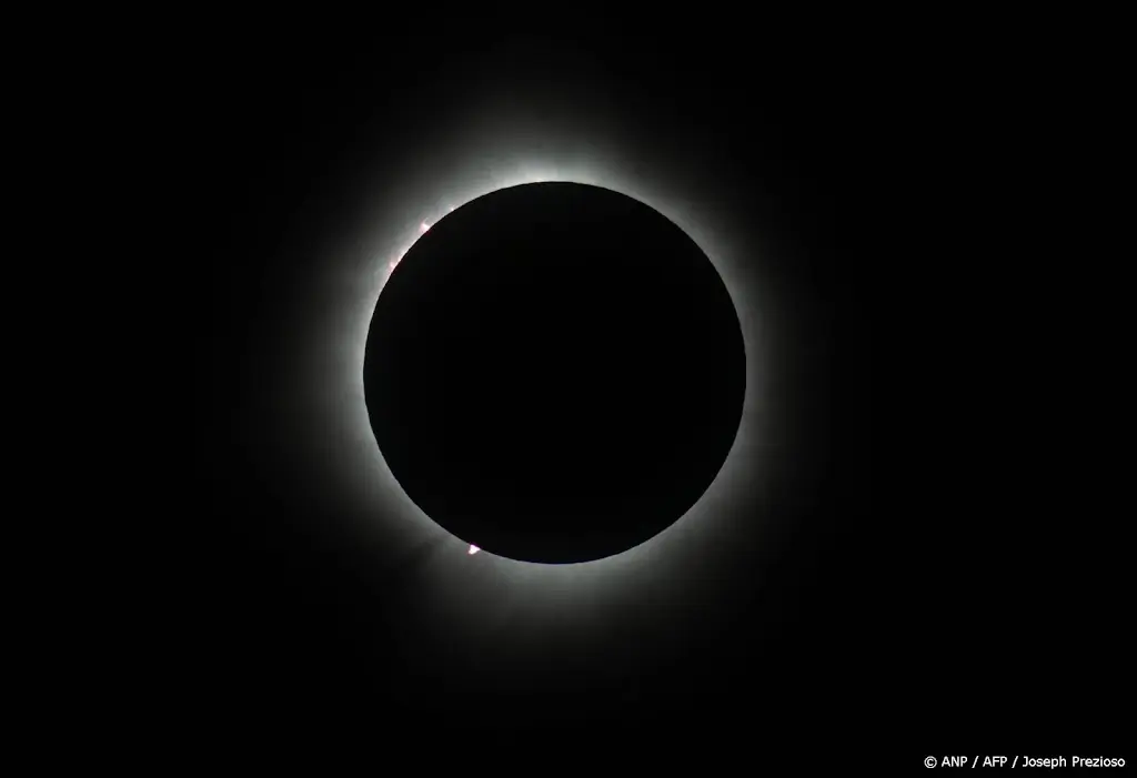 Maansverduistering zondagavond zichtbaar boven Nederland