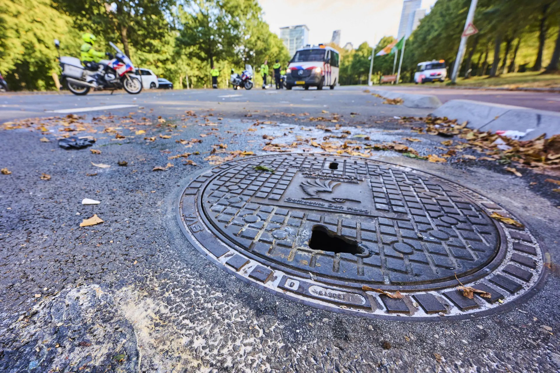 Waarom parkeren op een putdeksel in Duitsland je duur kan komen te staan