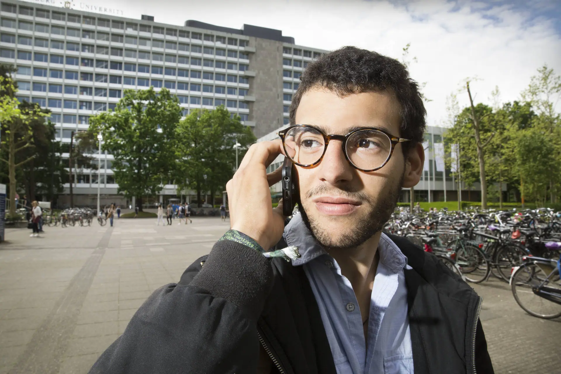 Wat is goedkoper: Telefoon met abonnement of los toestel met sim only?