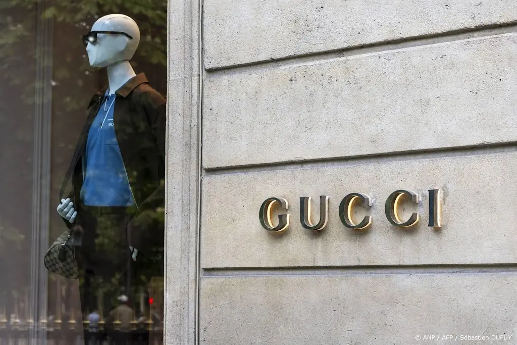 Eigenaar Gucci verkoopt minder luxeproducten, boekt lagere omzet